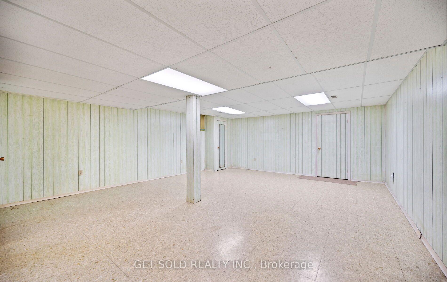 Photo 37 of 11 Parmalea Crescent, Etobicoke, Willowridge-Martingrove-Richview — HOMEH