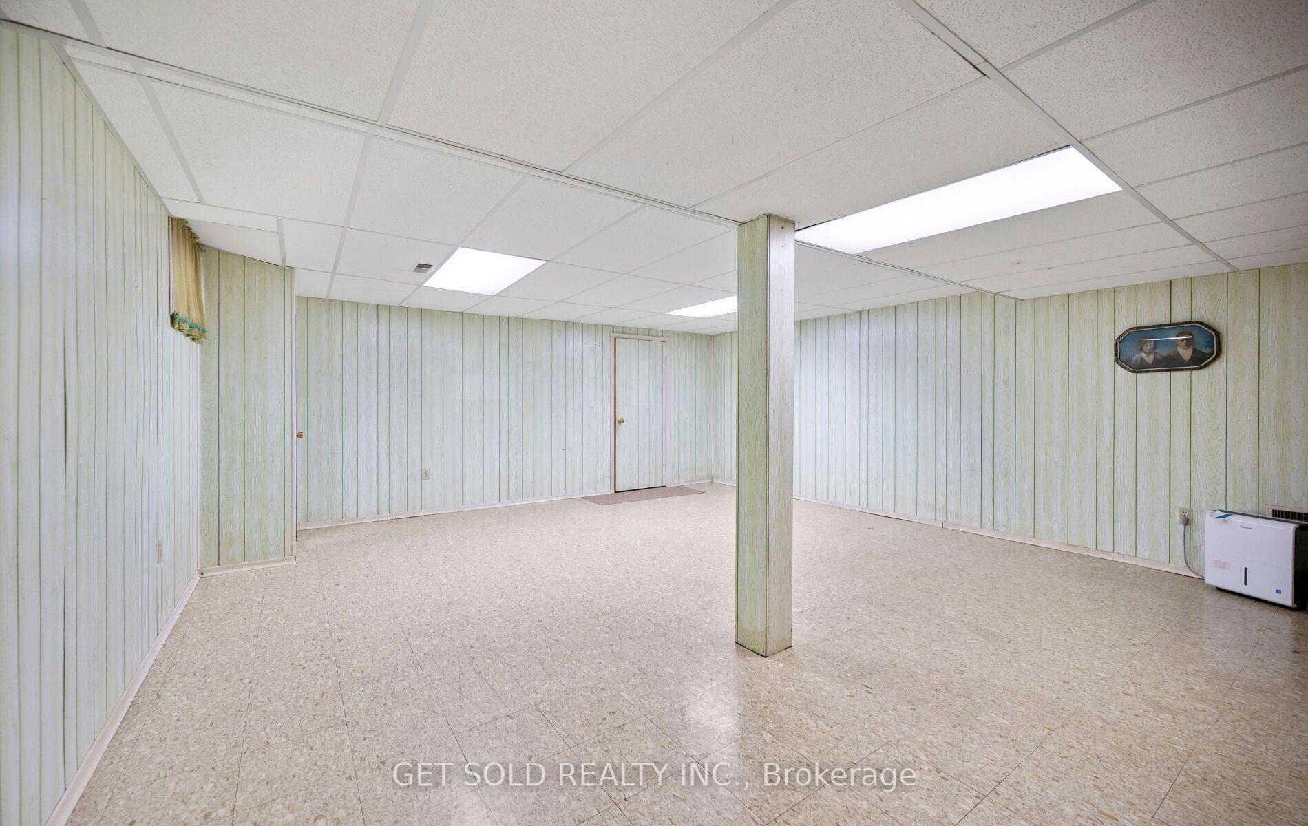 Photo 38 of 11 Parmalea Crescent, Etobicoke, Willowridge-Martingrove-Richview — HOMEH
