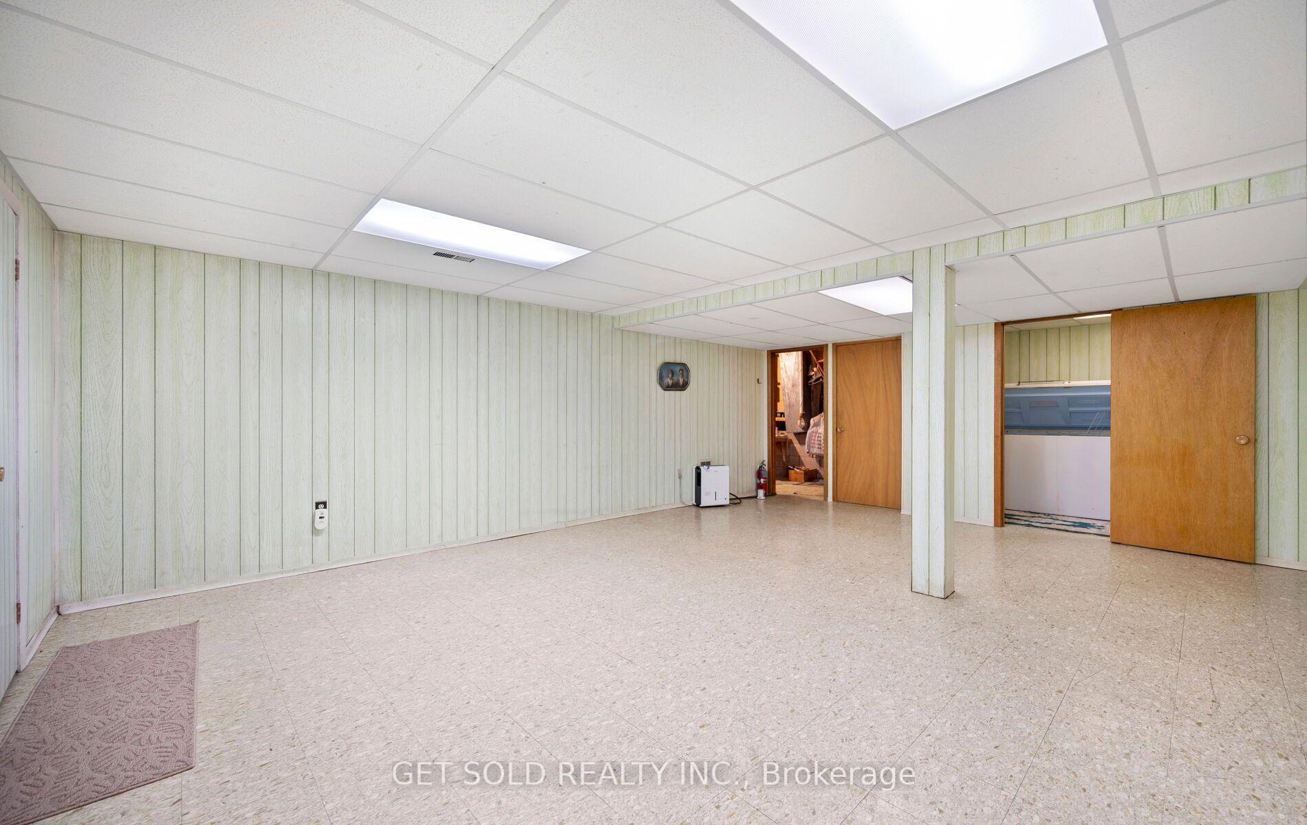 Photo 39 of 11 Parmalea Crescent, Etobicoke, Willowridge-Martingrove-Richview — HOMEH