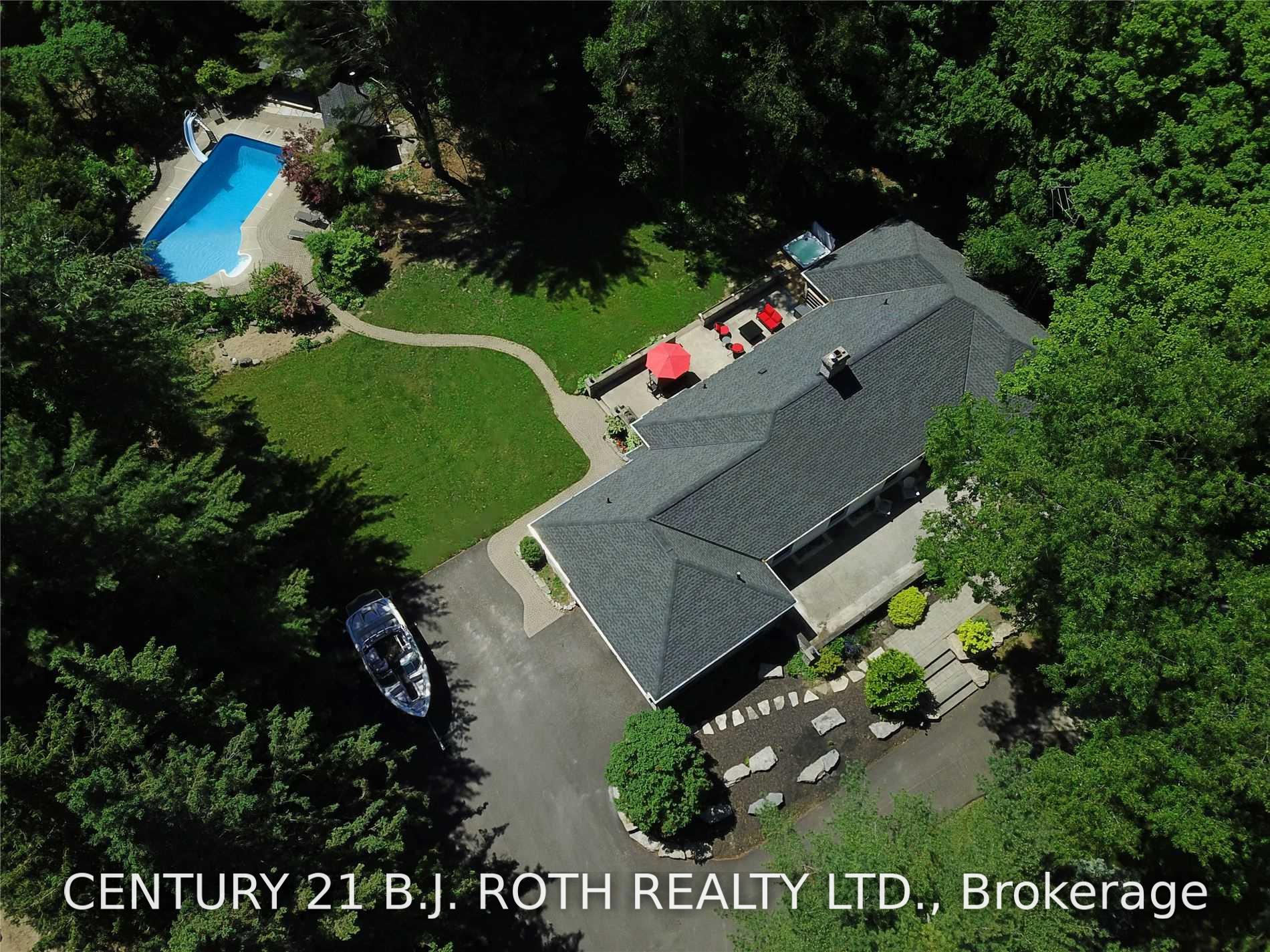 Photo 3 of 3274 Liah Lane, Innisfil, Rural Innisfil — HOMEH