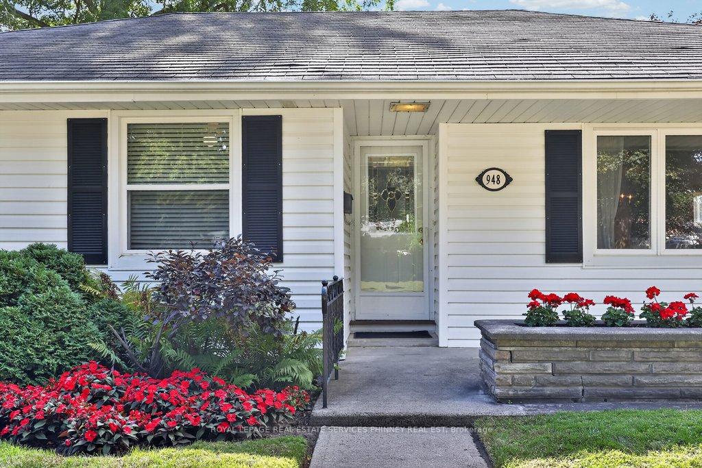 Photo 3 of 948 Long Drive, Burlington, LaSalle — HOMEH