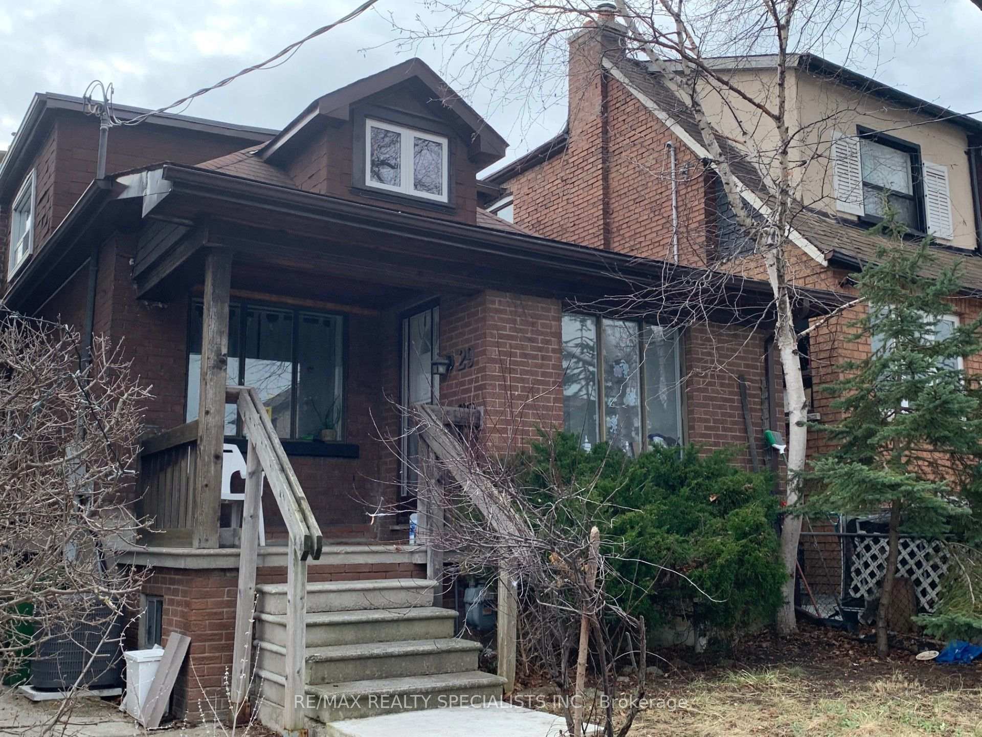 Front of Unit Lower, 29 Goodwood Avenue