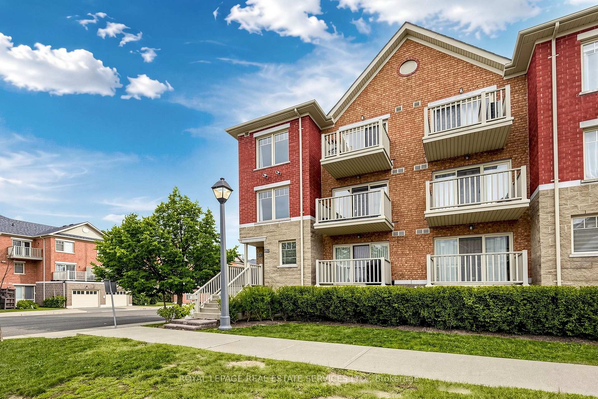 Photo 4 of Unit 49, 5050 Intrepid Drive, Mississauga, Churchill Meadows — HOMEH