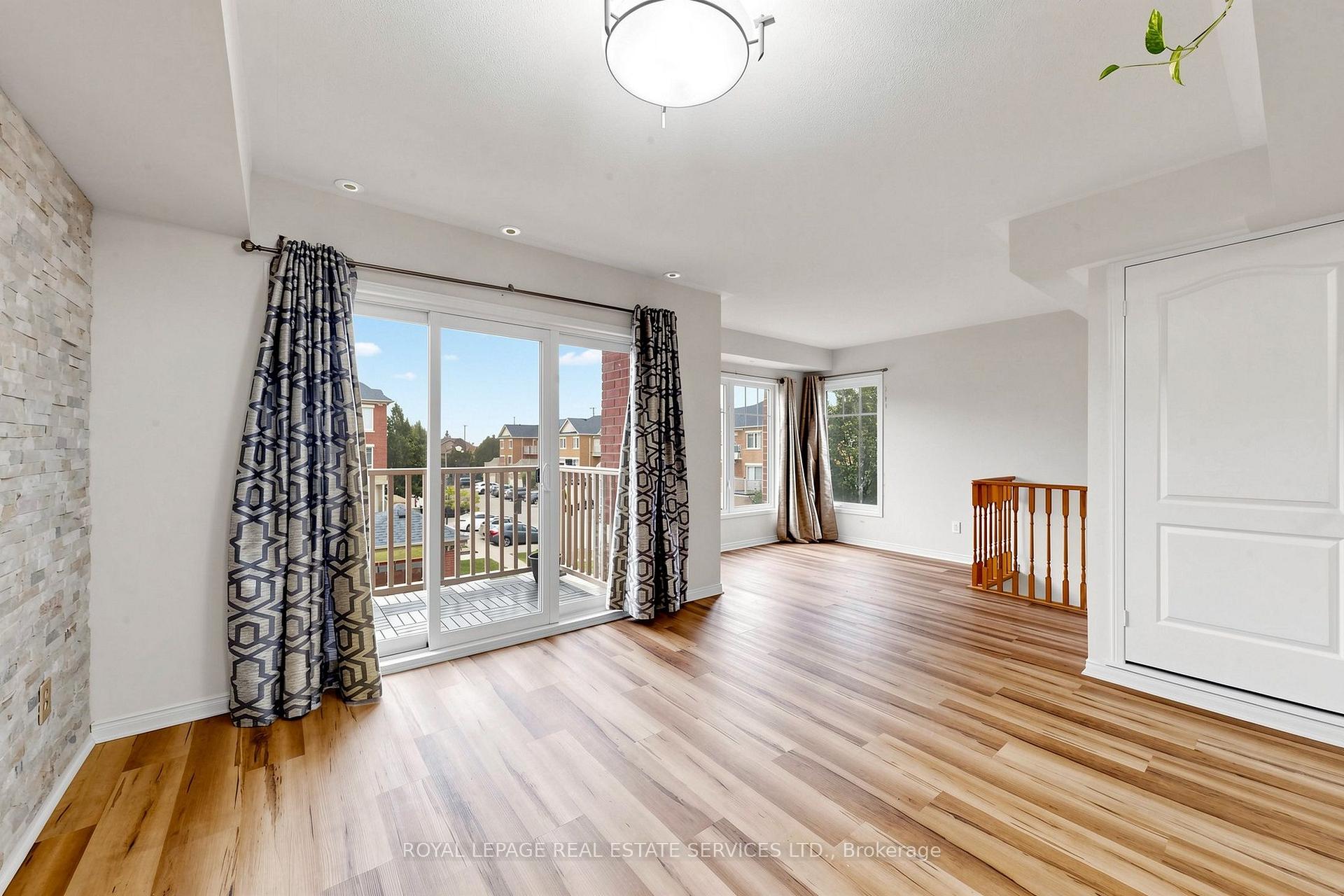 Photo 6 of Unit 49, 5050 Intrepid Drive, Mississauga, Churchill Meadows — HOMEH