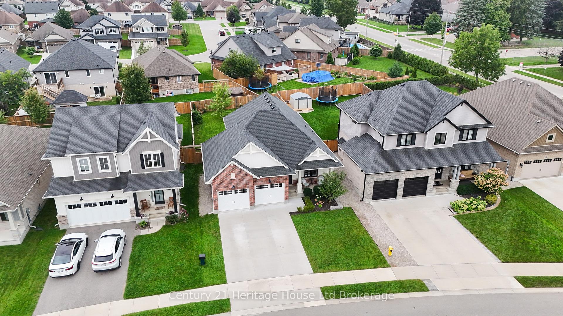 Photo 3 of 92 Dereham Drive, Tillsonburg — HOMEH