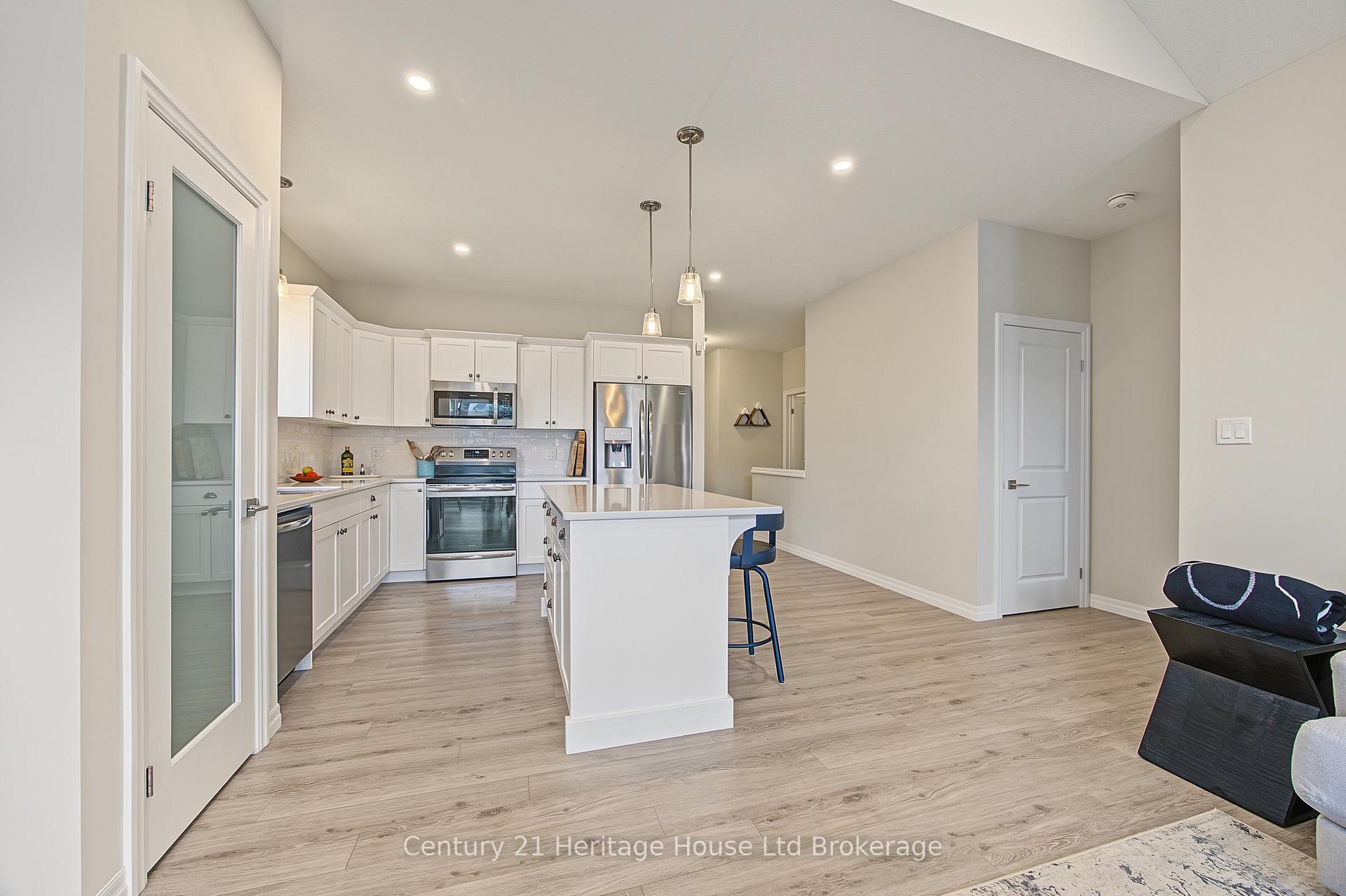 Photo 8 of 92 Dereham Drive, Tillsonburg — HOMEH
