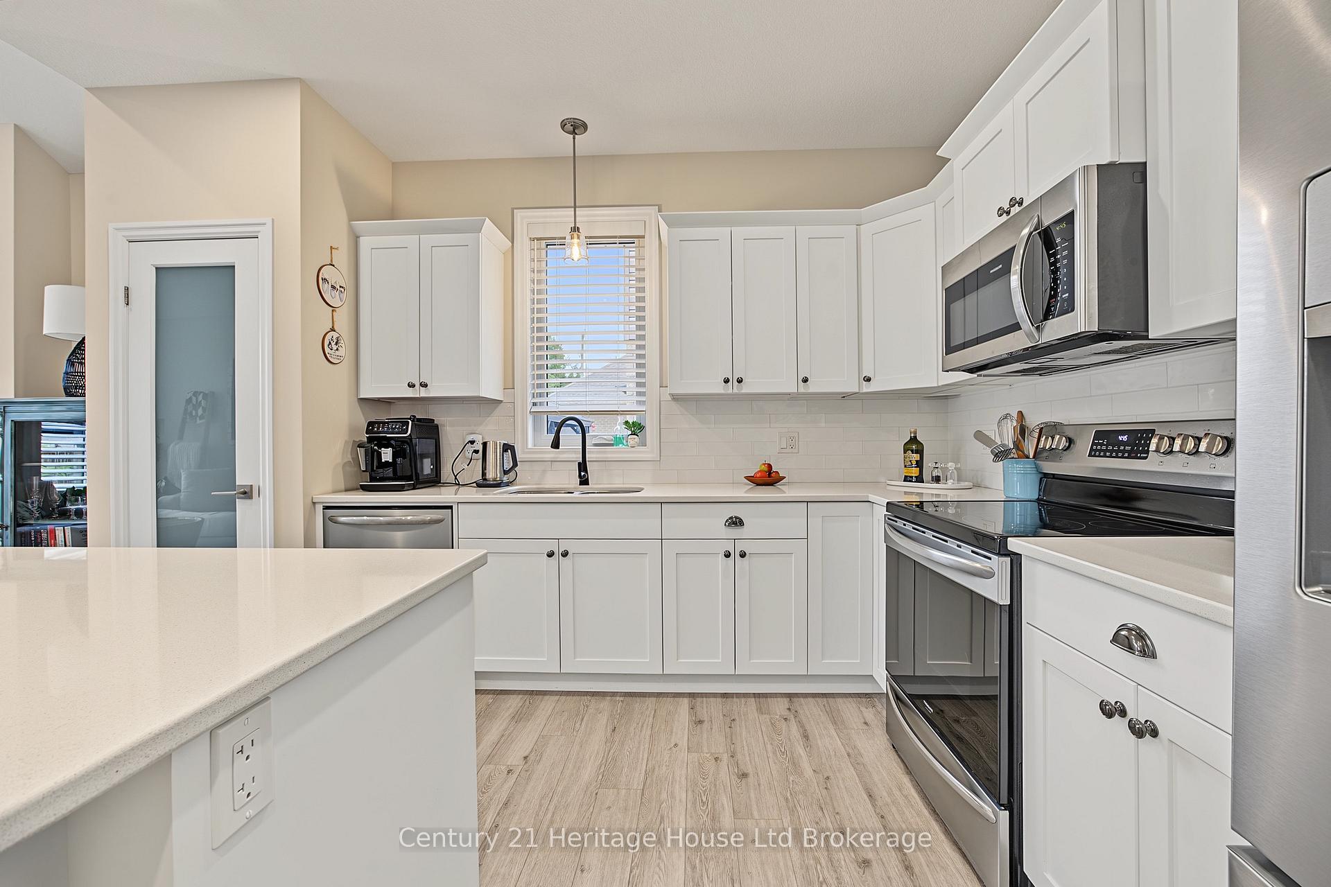 Photo 10 of 92 Dereham Drive, Tillsonburg — HOMEH