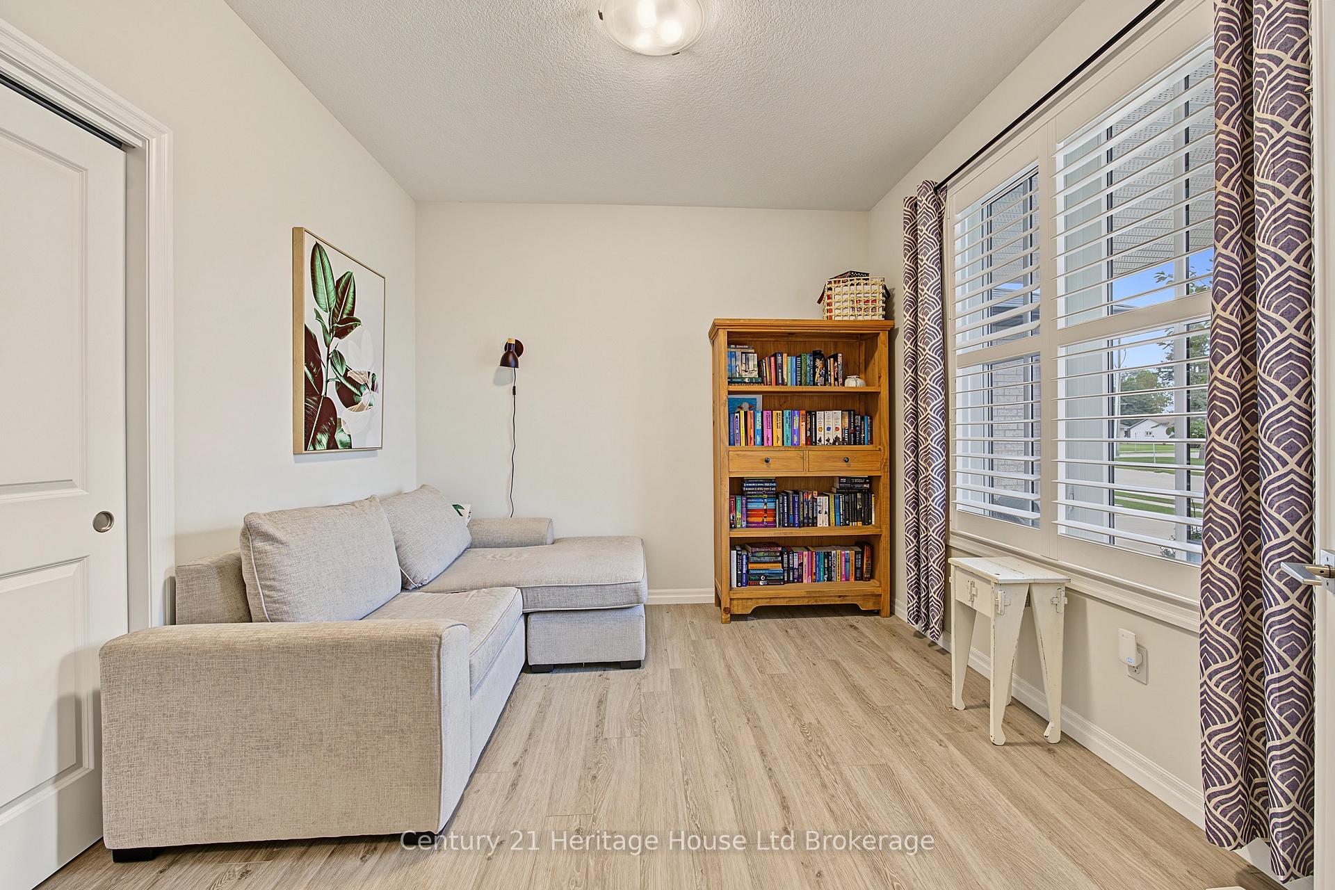 Photo 16 of 92 Dereham Drive, Tillsonburg — HOMEH
