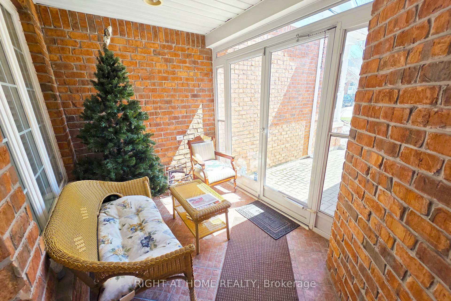 Photo 4 of 174 Riverwalk Place, Guelph/Eramosa, Rockwood — HOMEH