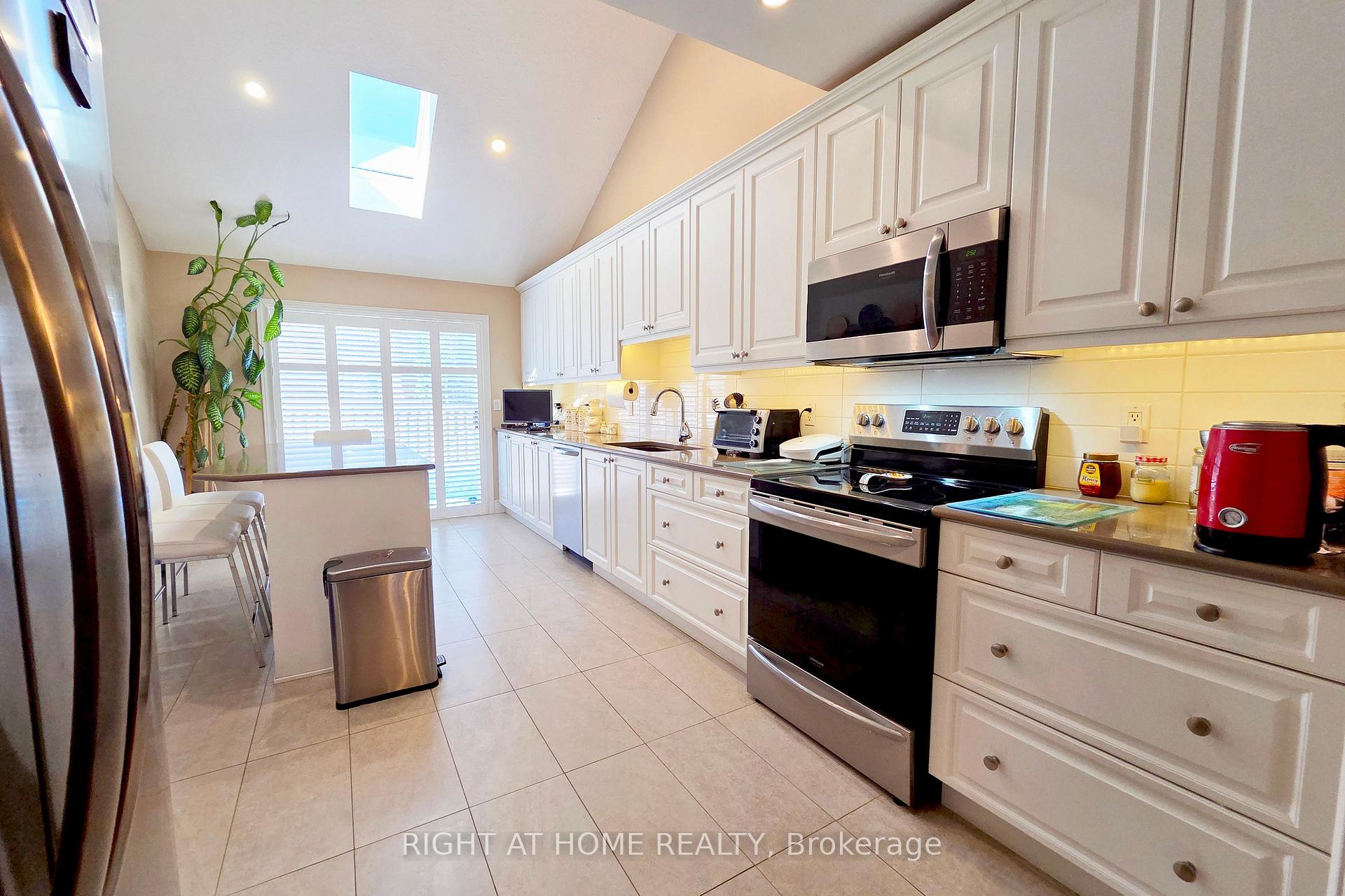 Photo 10 of 174 Riverwalk Place, Guelph/Eramosa, Rockwood — HOMEH