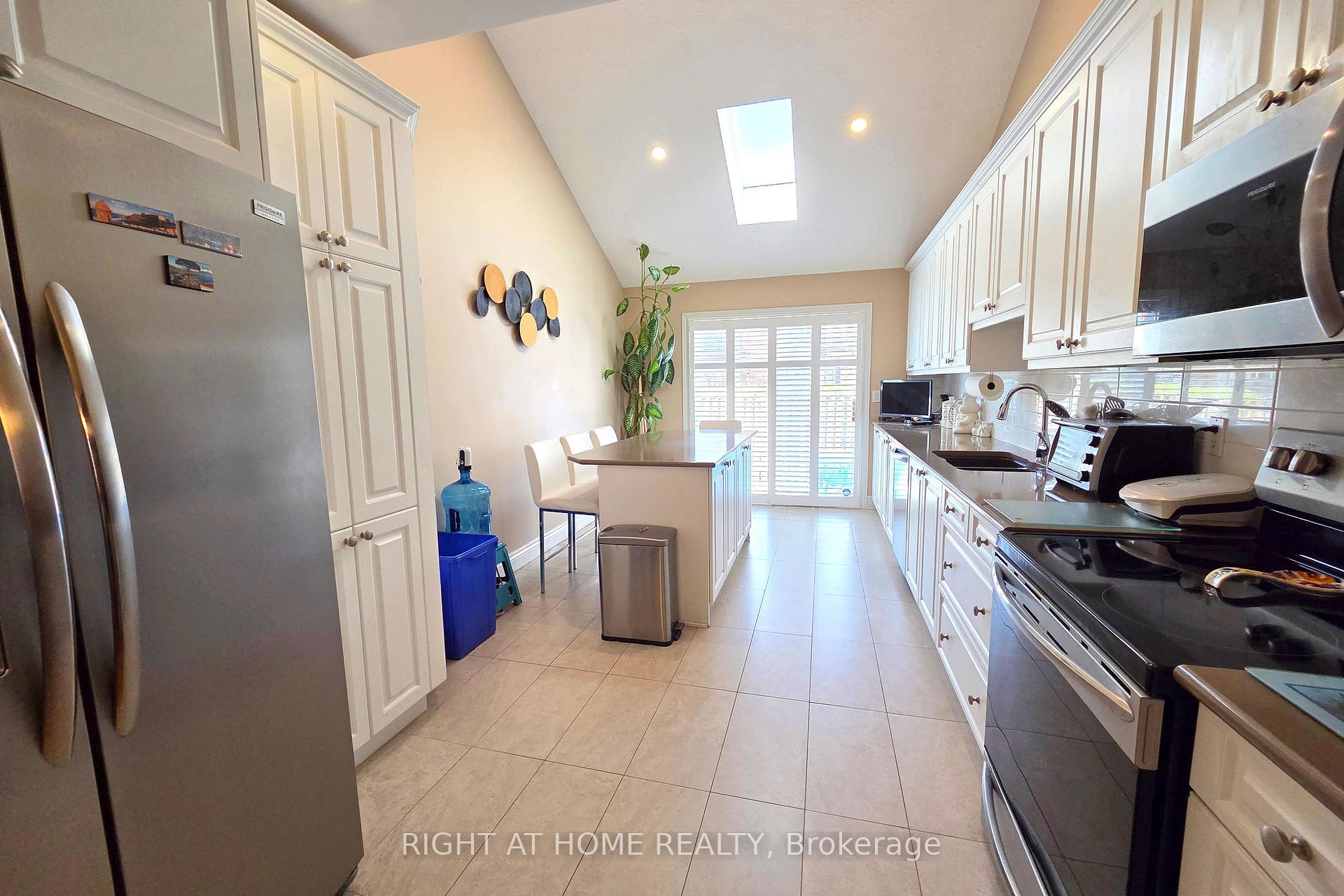 Photo 11 of 174 Riverwalk Place, Guelph/Eramosa, Rockwood — HOMEH