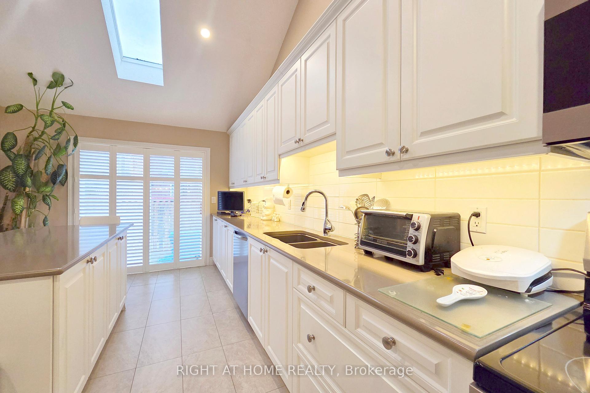 Photo 12 of 174 Riverwalk Place, Guelph/Eramosa, Rockwood — HOMEH