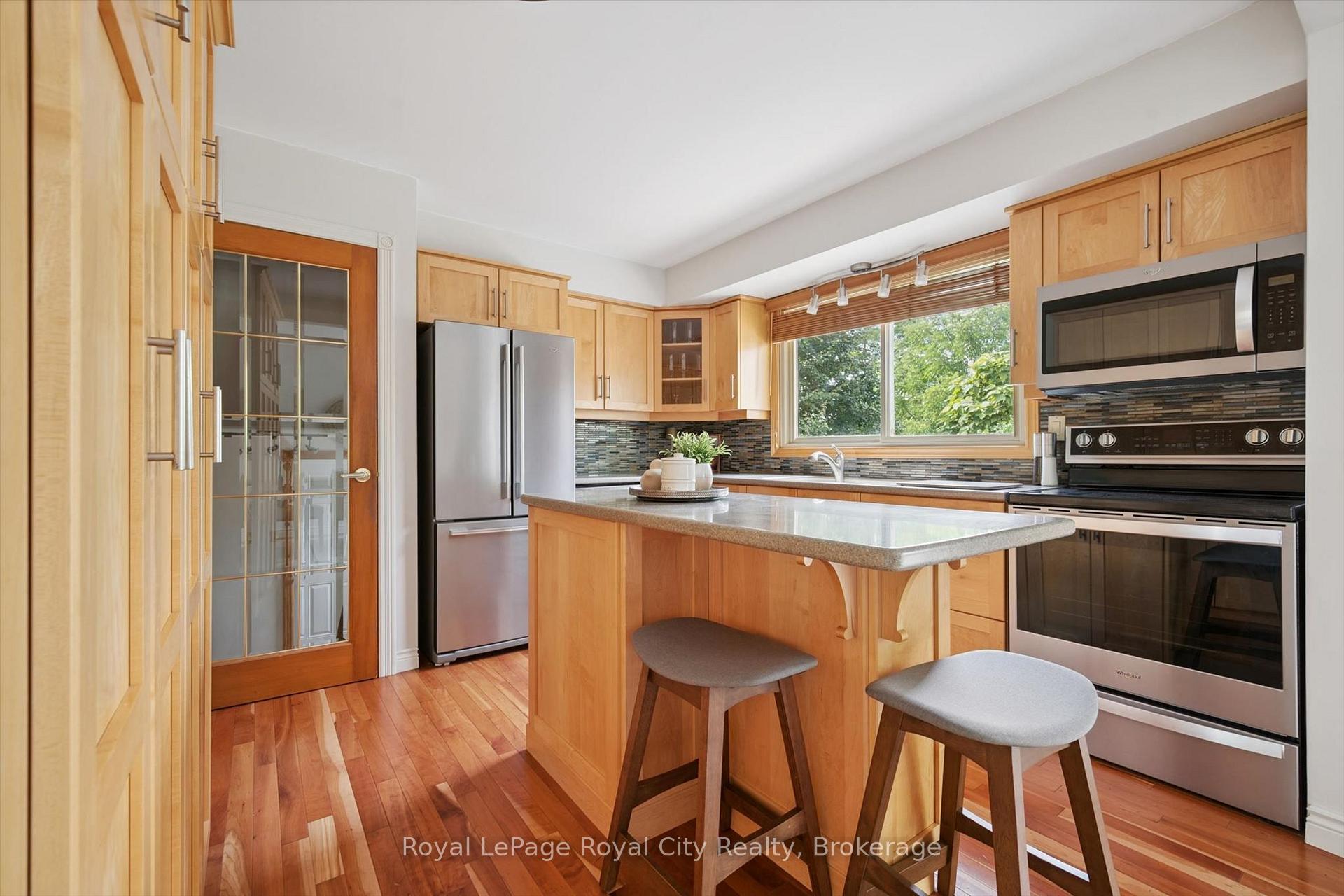 Photo 7 of 9 Skye Place, Guelph, Dovercliffe Park/Old University — HOMEH