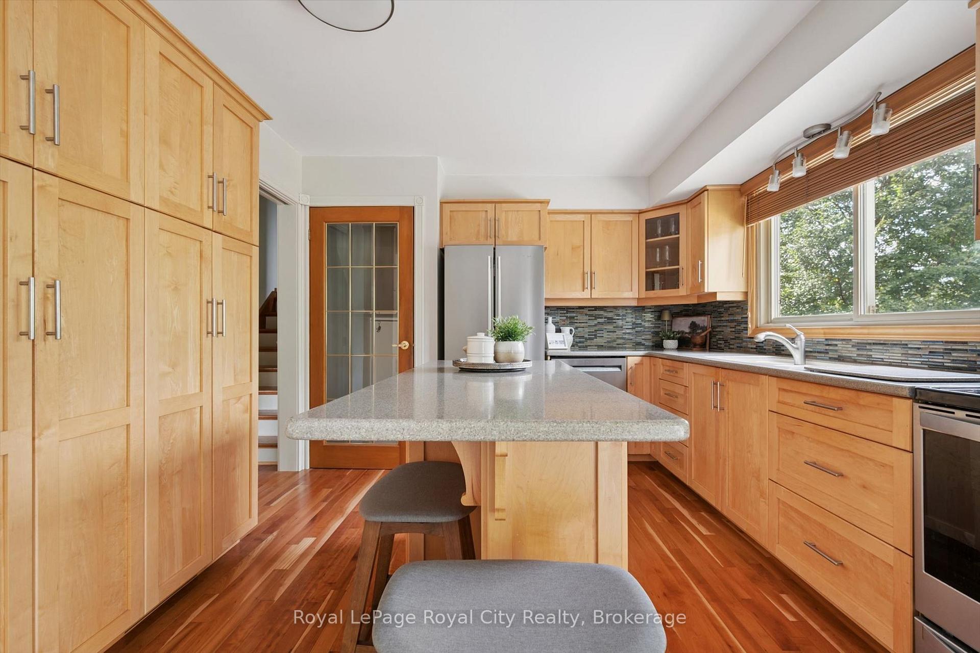 Photo 8 of 9 Skye Place, Guelph, Dovercliffe Park/Old University — HOMEH