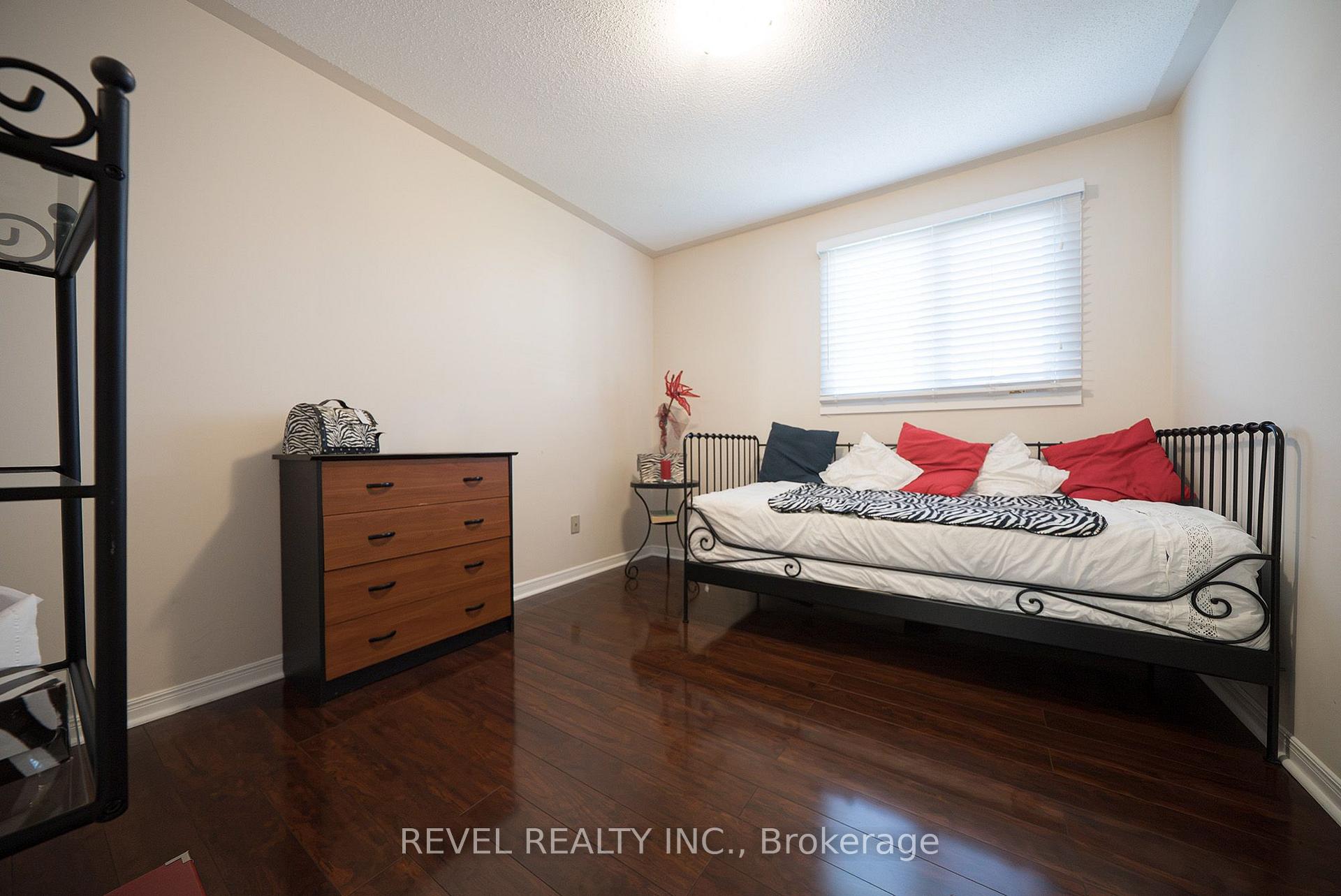Photo 20 of 15 Fox Run, Brantford, Greenbrier — HOMEH