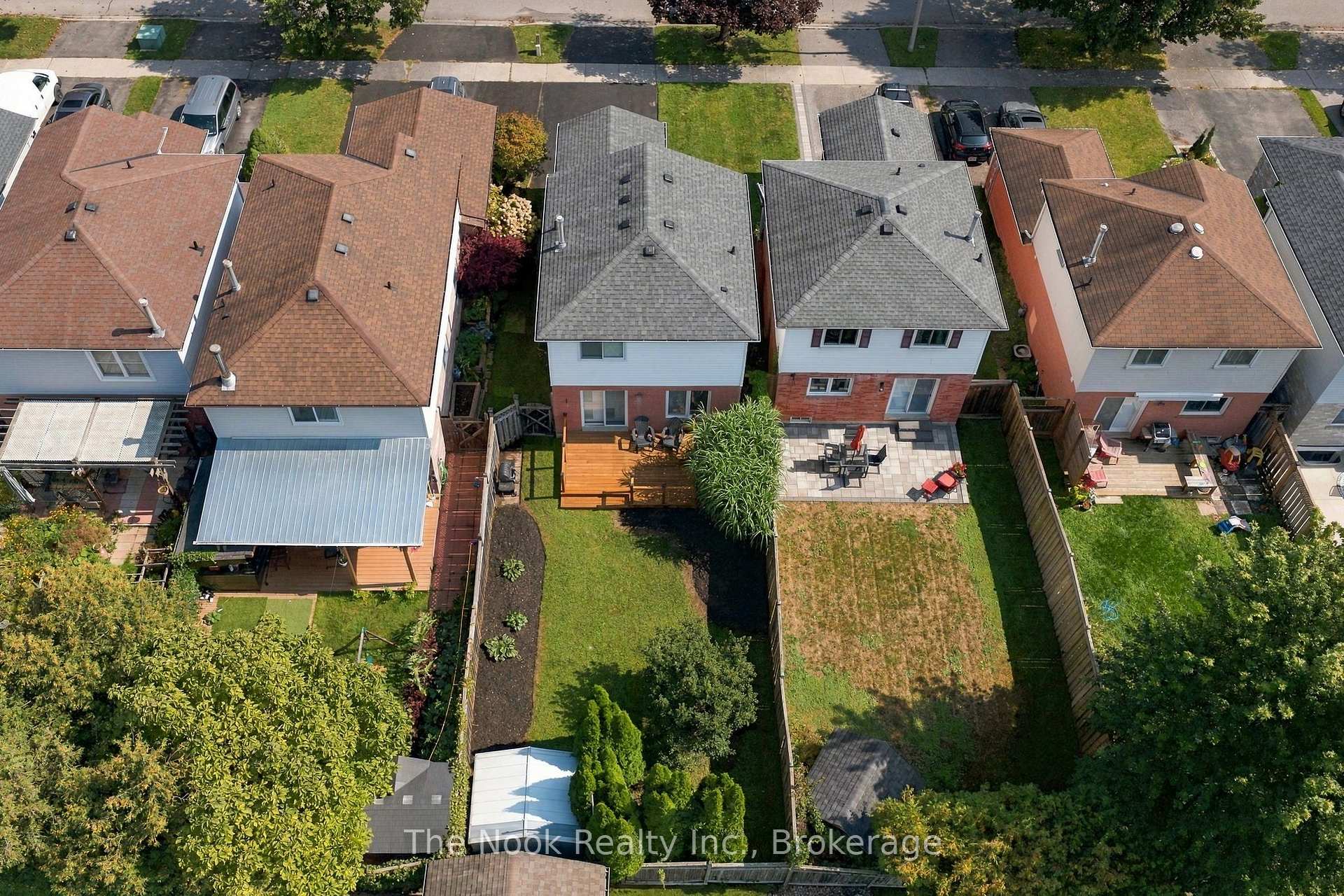 Photo 2 of 16 Kershaw Street, Clarington, Bowmanville — HOMEH