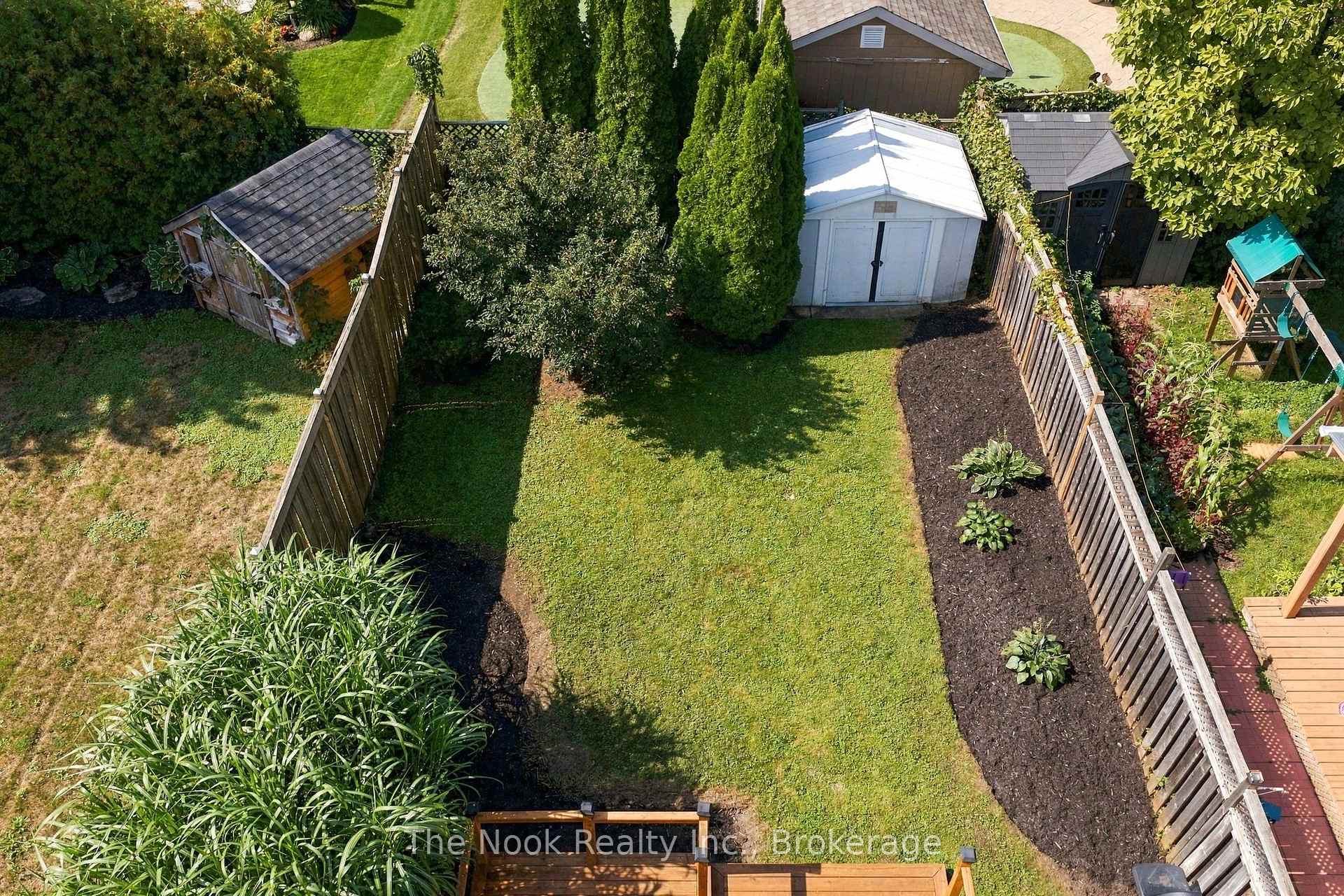 Photo 3 of 16 Kershaw Street, Clarington, Bowmanville — HOMEH