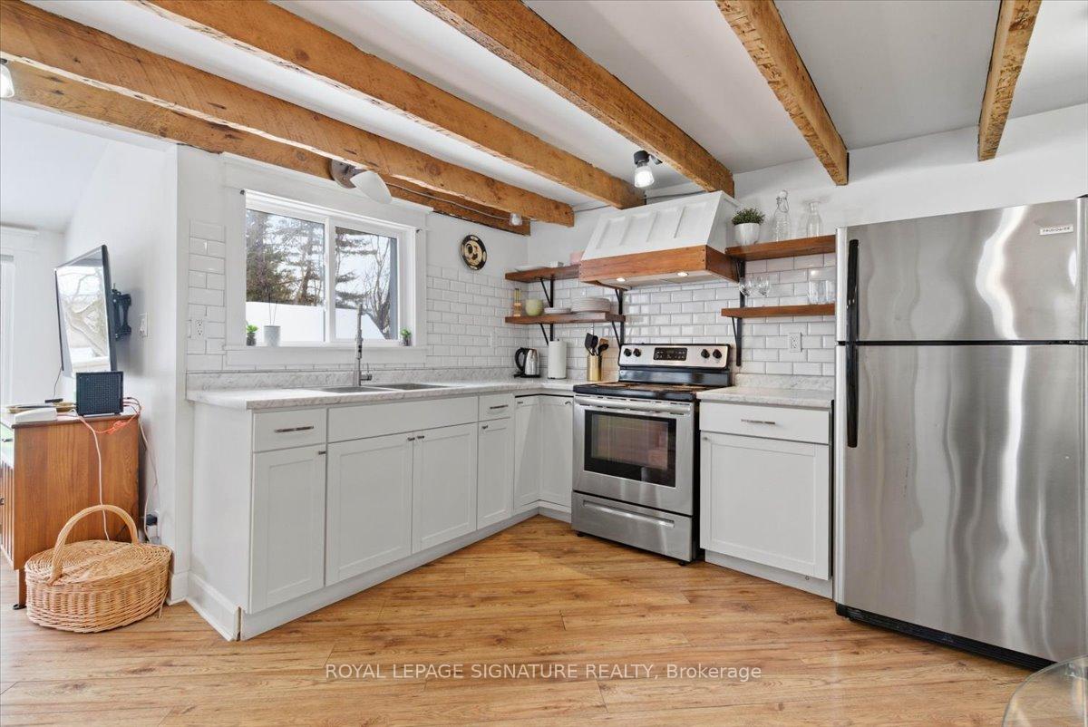 Photo 5 of 42 York Street, Prince Edward County, Picton Ward — HOMEH