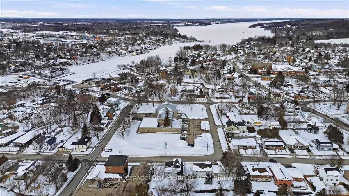 Photo 36 of 42 York Street, Prince Edward County, Picton Ward — HOMEH