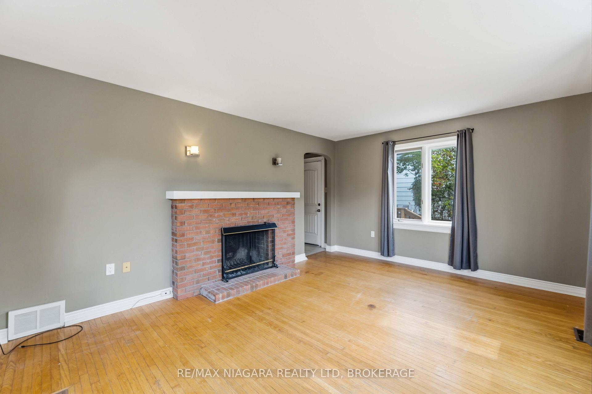Photo 4 of 24 Welland Vale Road, St. Catharines, Downtown — HOMEH