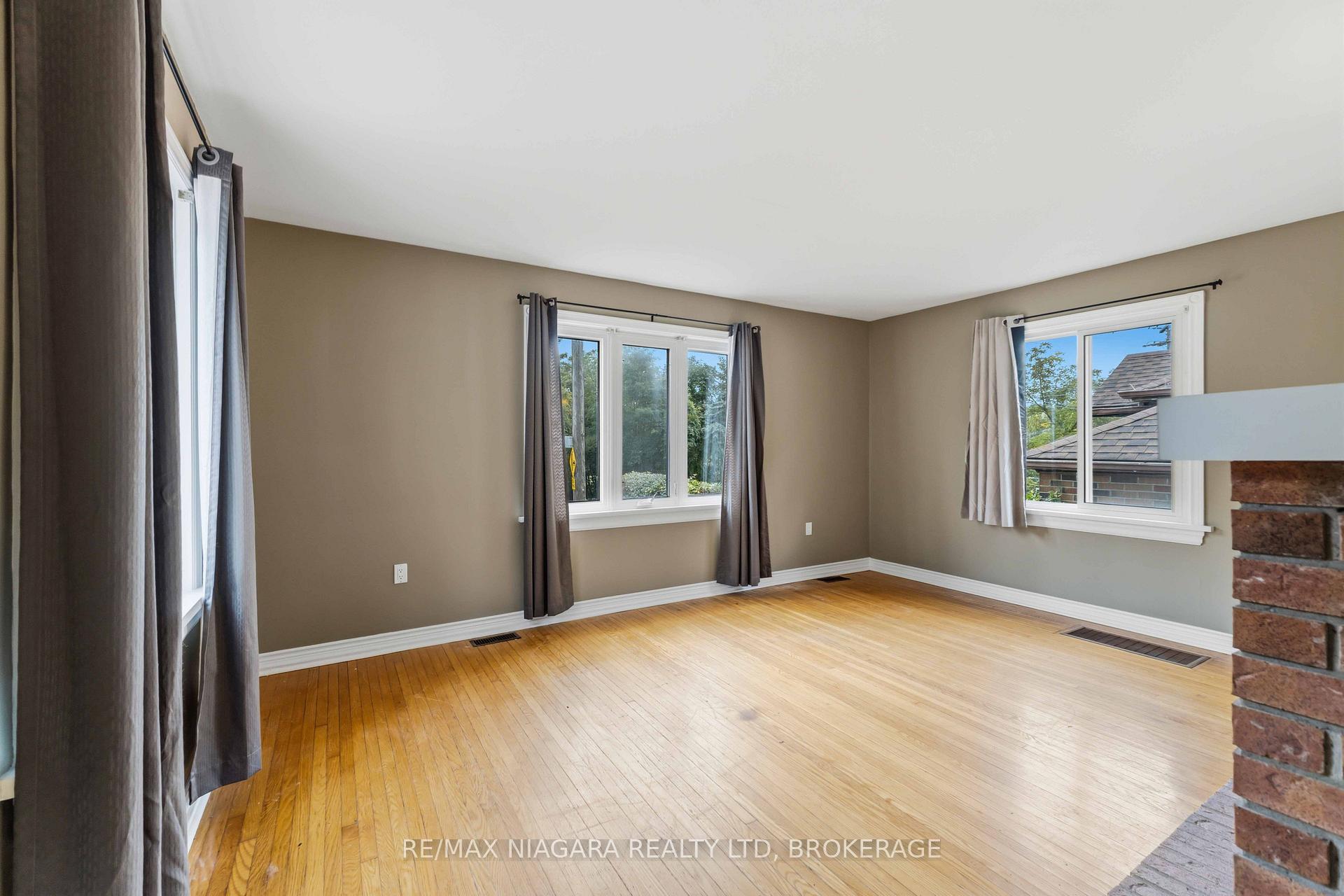 Photo 5 of 24 Welland Vale Road, St. Catharines, Downtown — HOMEH