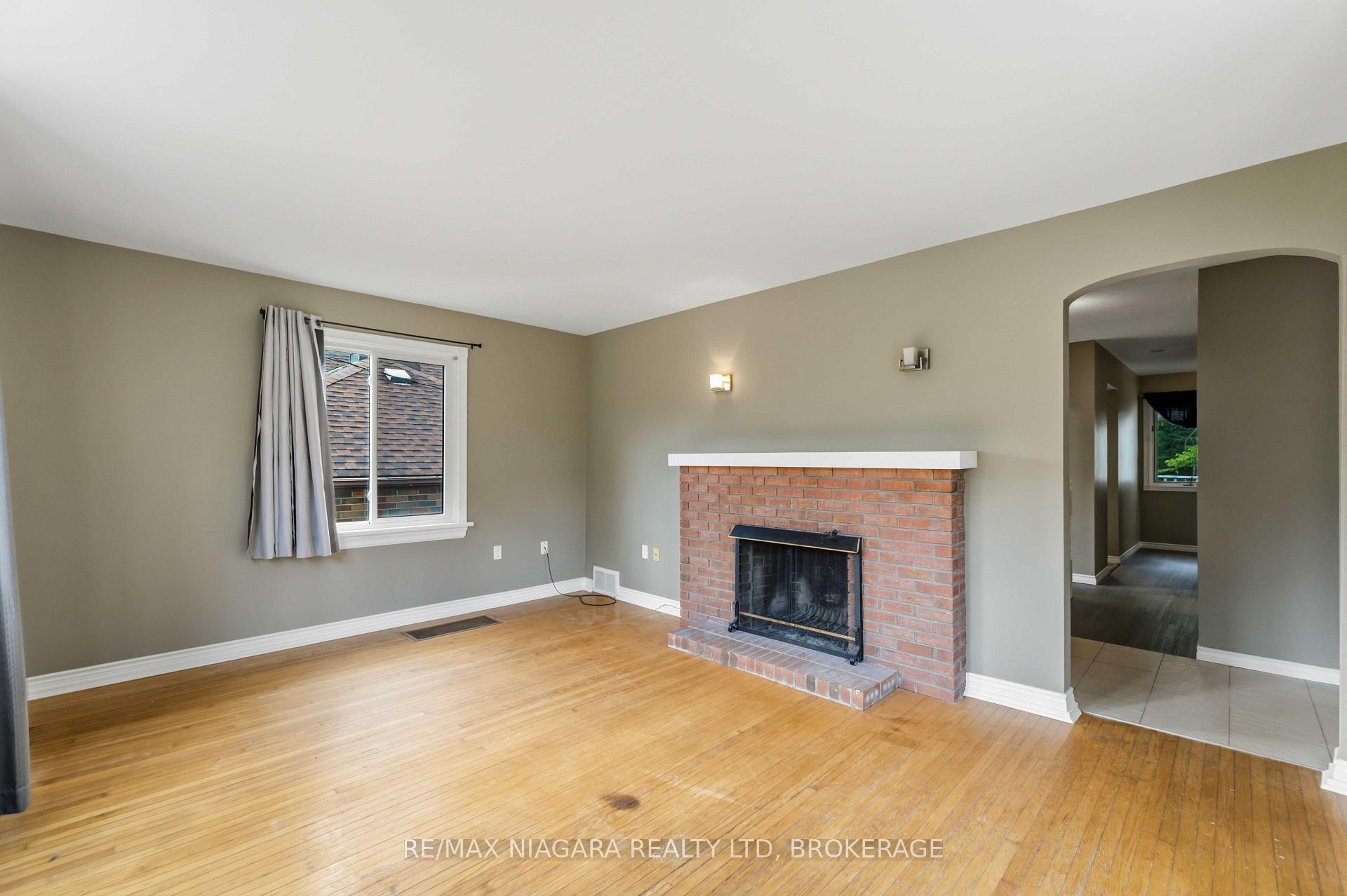 Photo 6 of 24 Welland Vale Road, St. Catharines, Downtown — HOMEH