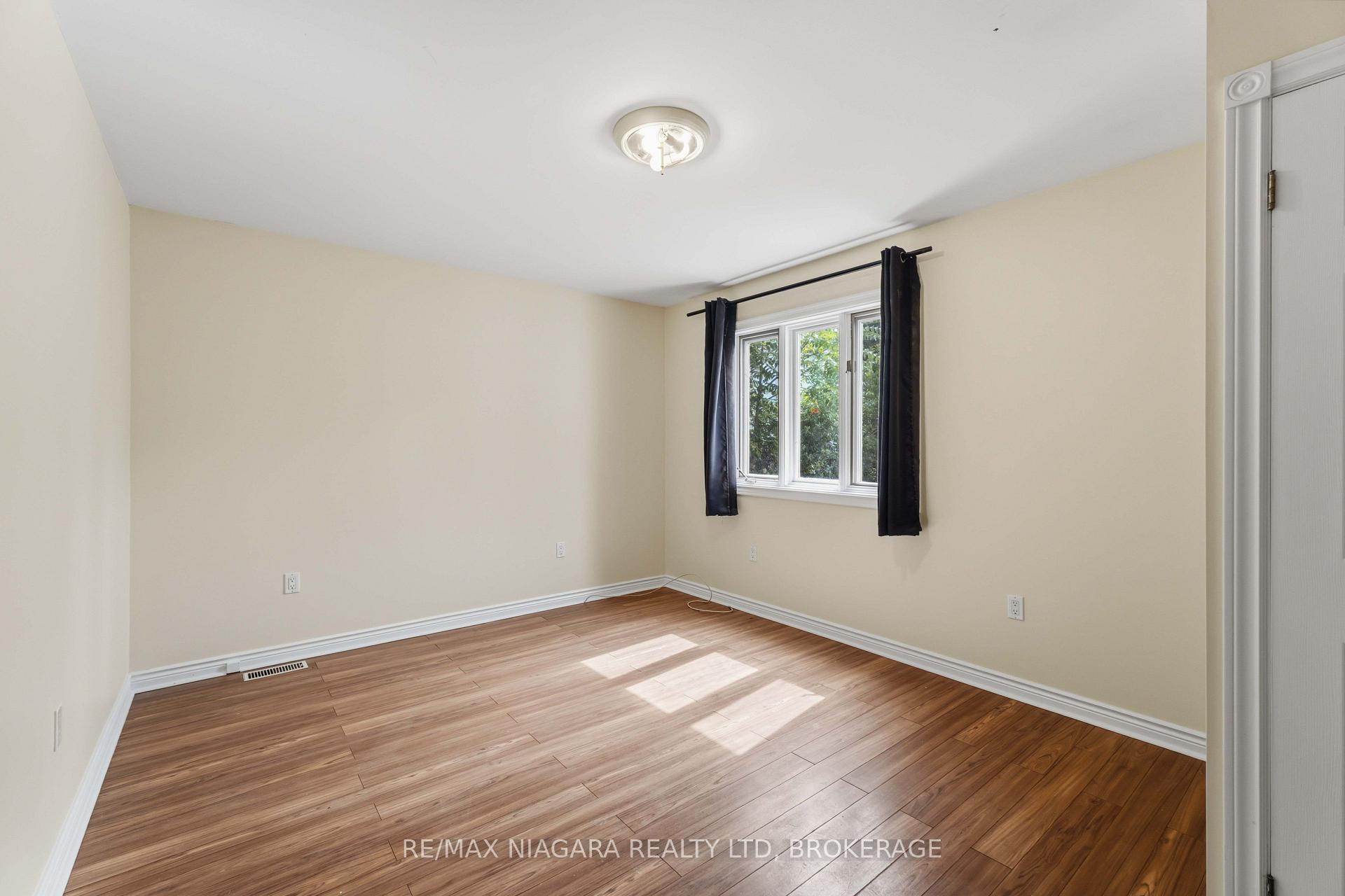 Photo 7 of 24 Welland Vale Road, St. Catharines, Downtown — HOMEH