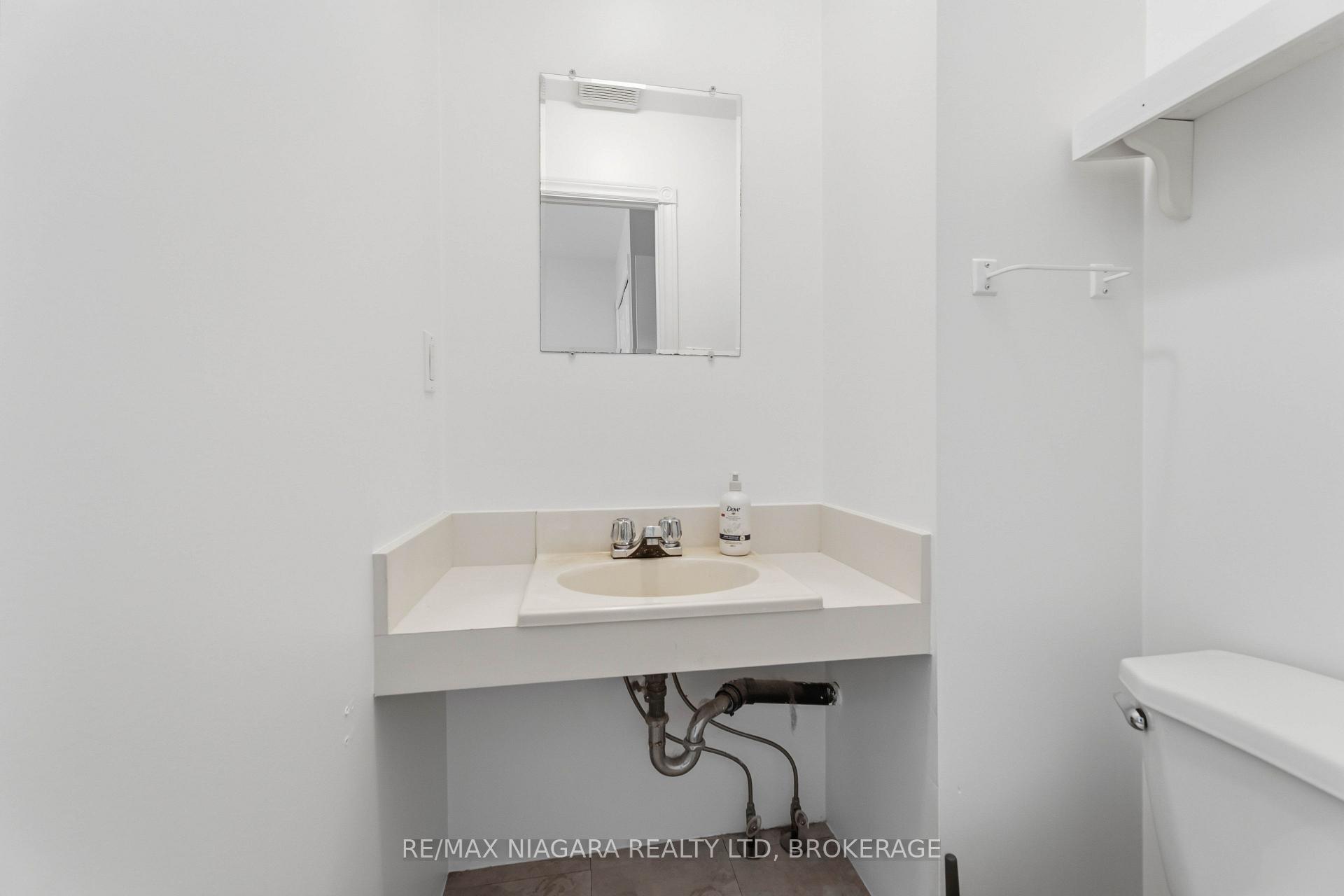 Photo 9 of 24 Welland Vale Road, St. Catharines, Downtown — HOMEH