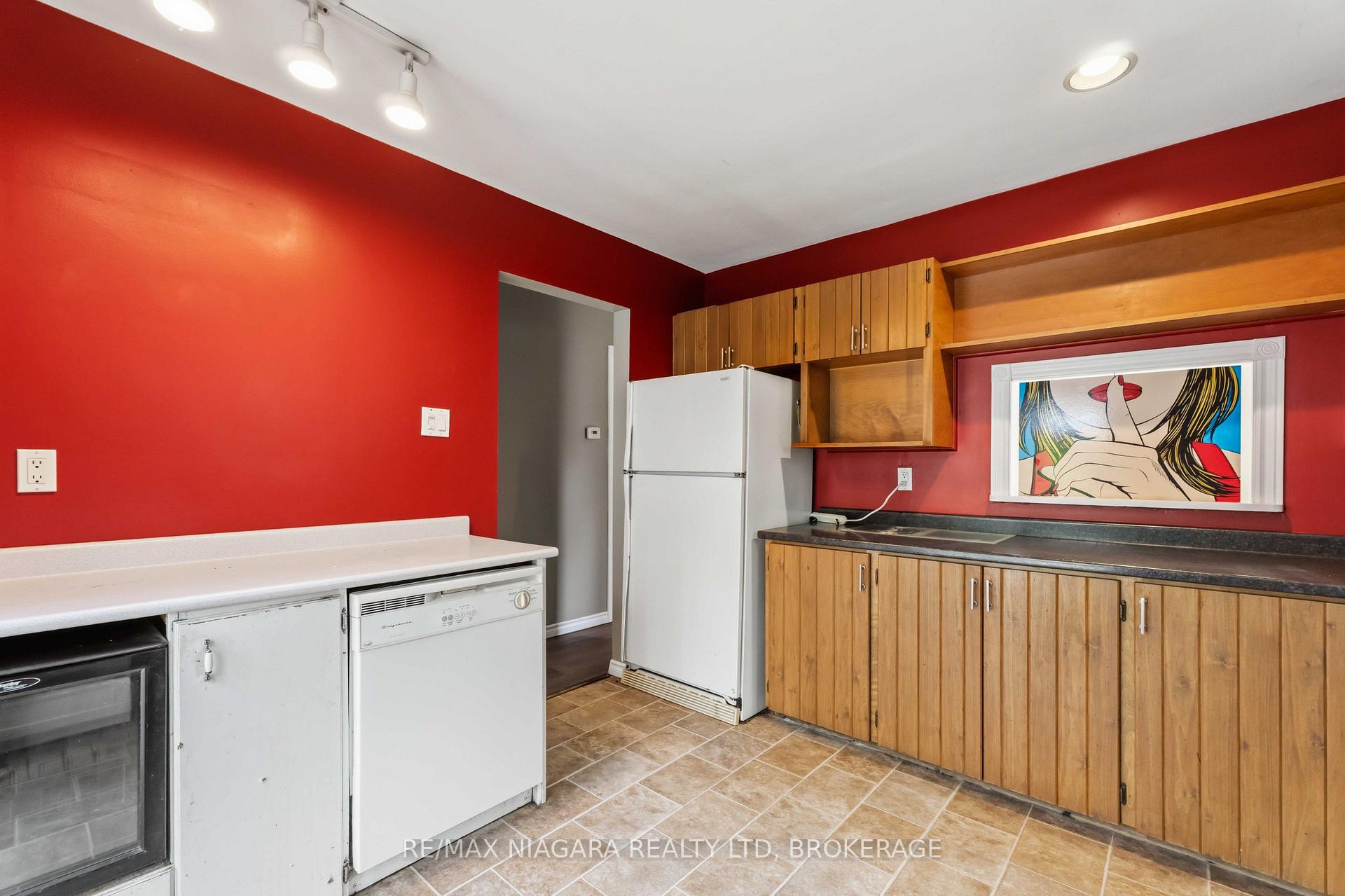 Photo 17 of 24 Welland Vale Road, St. Catharines, Downtown — HOMEH