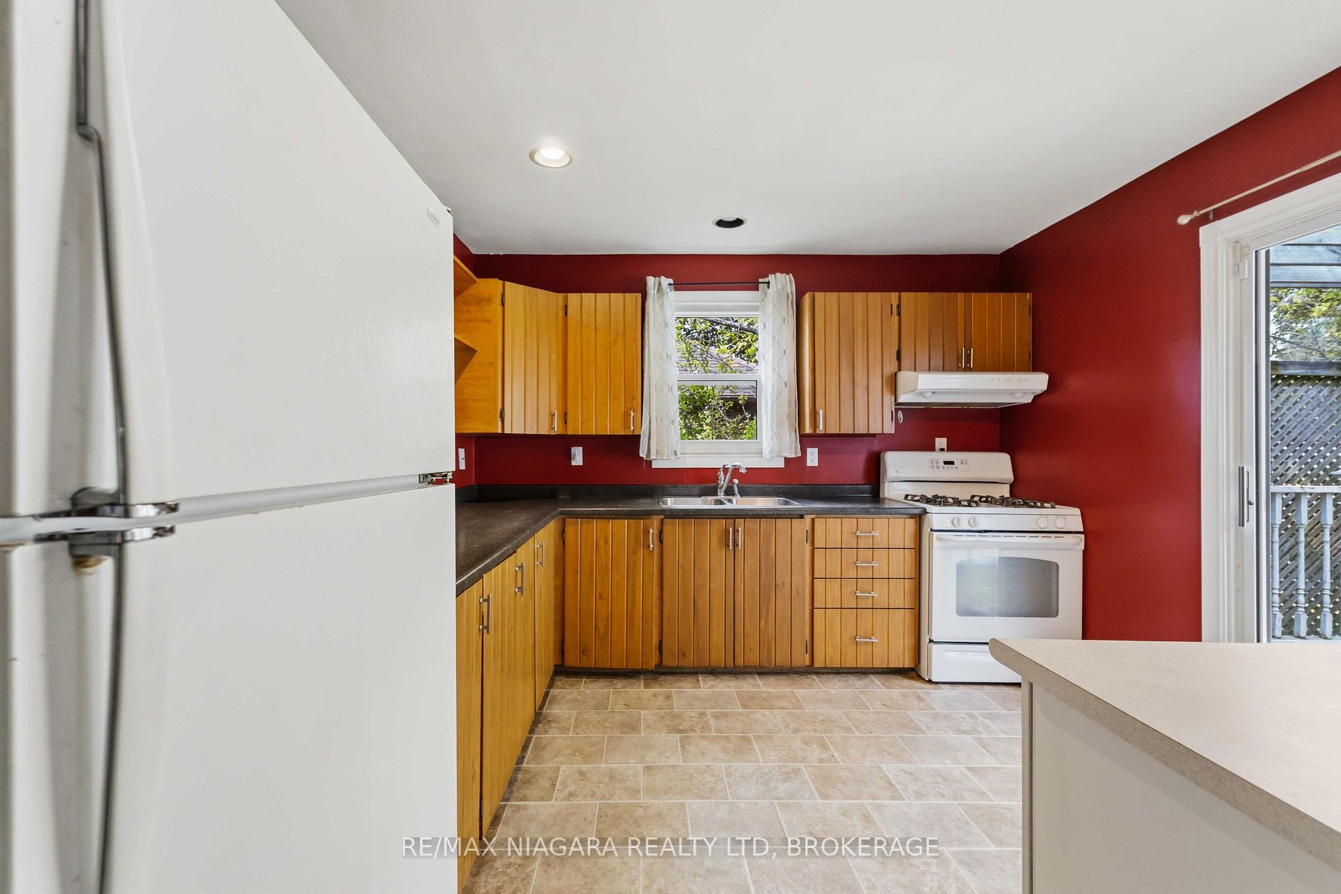Photo 19 of 24 Welland Vale Road, St. Catharines, Downtown — HOMEH