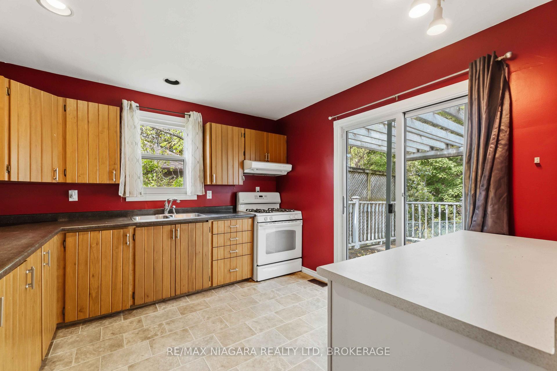 Photo 20 of 24 Welland Vale Road, St. Catharines, Downtown — HOMEH