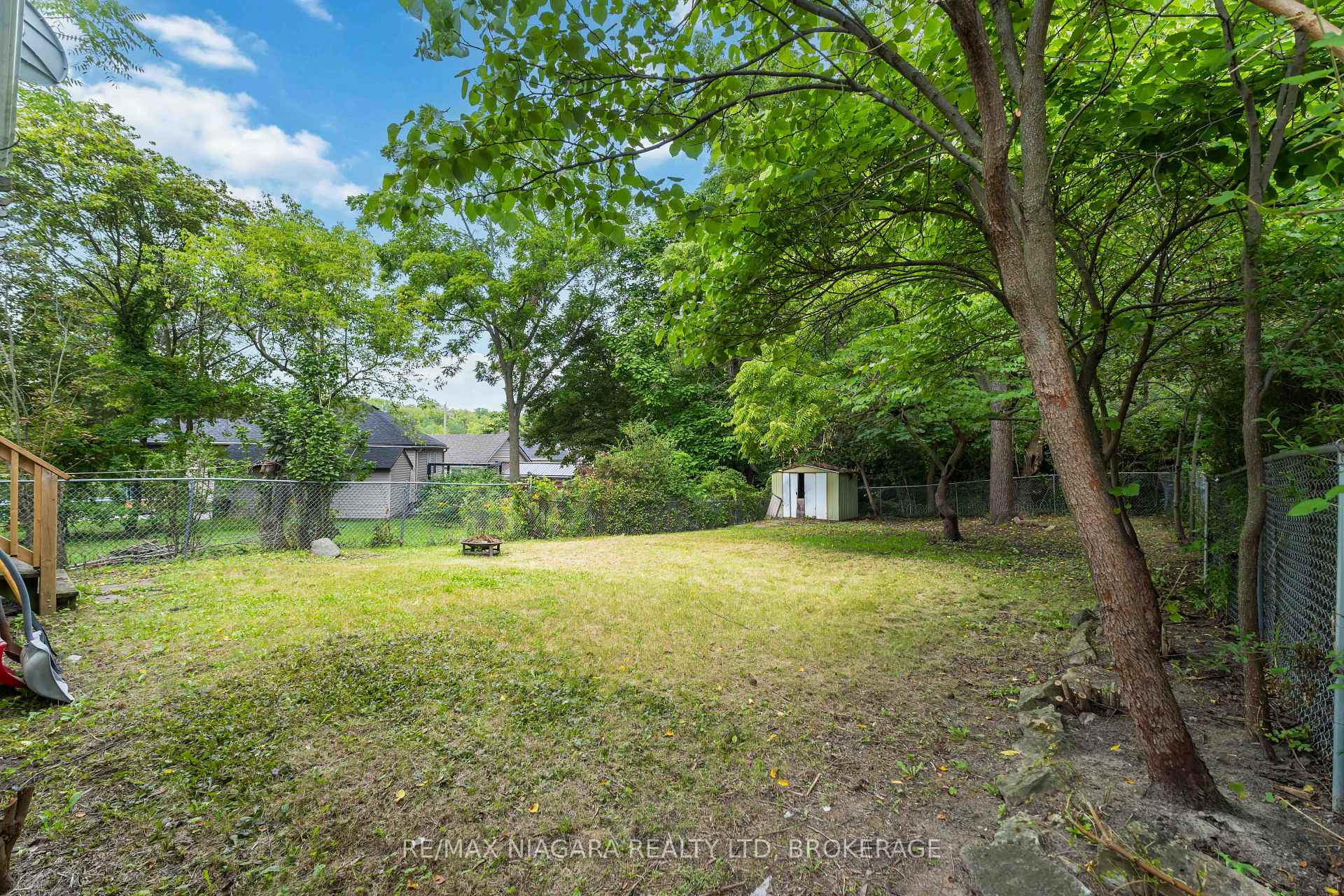 Photo 25 of 24 Welland Vale Road, St. Catharines, Downtown — HOMEH