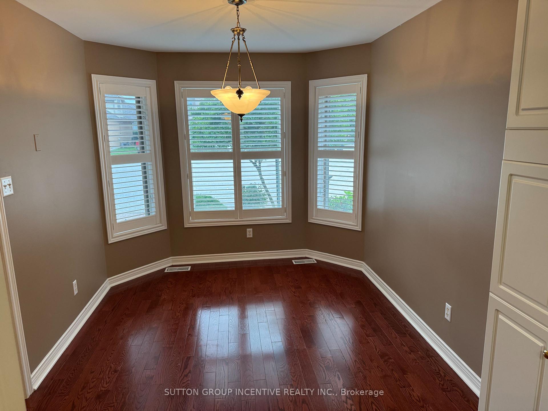 Photo 9 of 4 Belair Place, New Tecumseth, Rural New Tecumseth — HOMEH