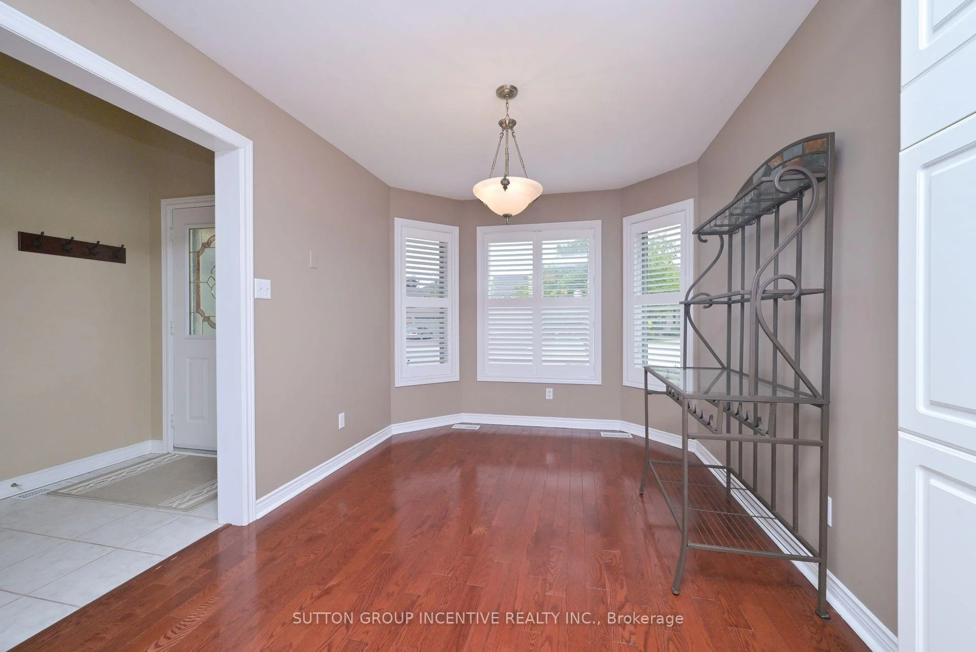 Photo 5 of 4 Belair Place, New Tecumseth, Rural New Tecumseth — HOMEH