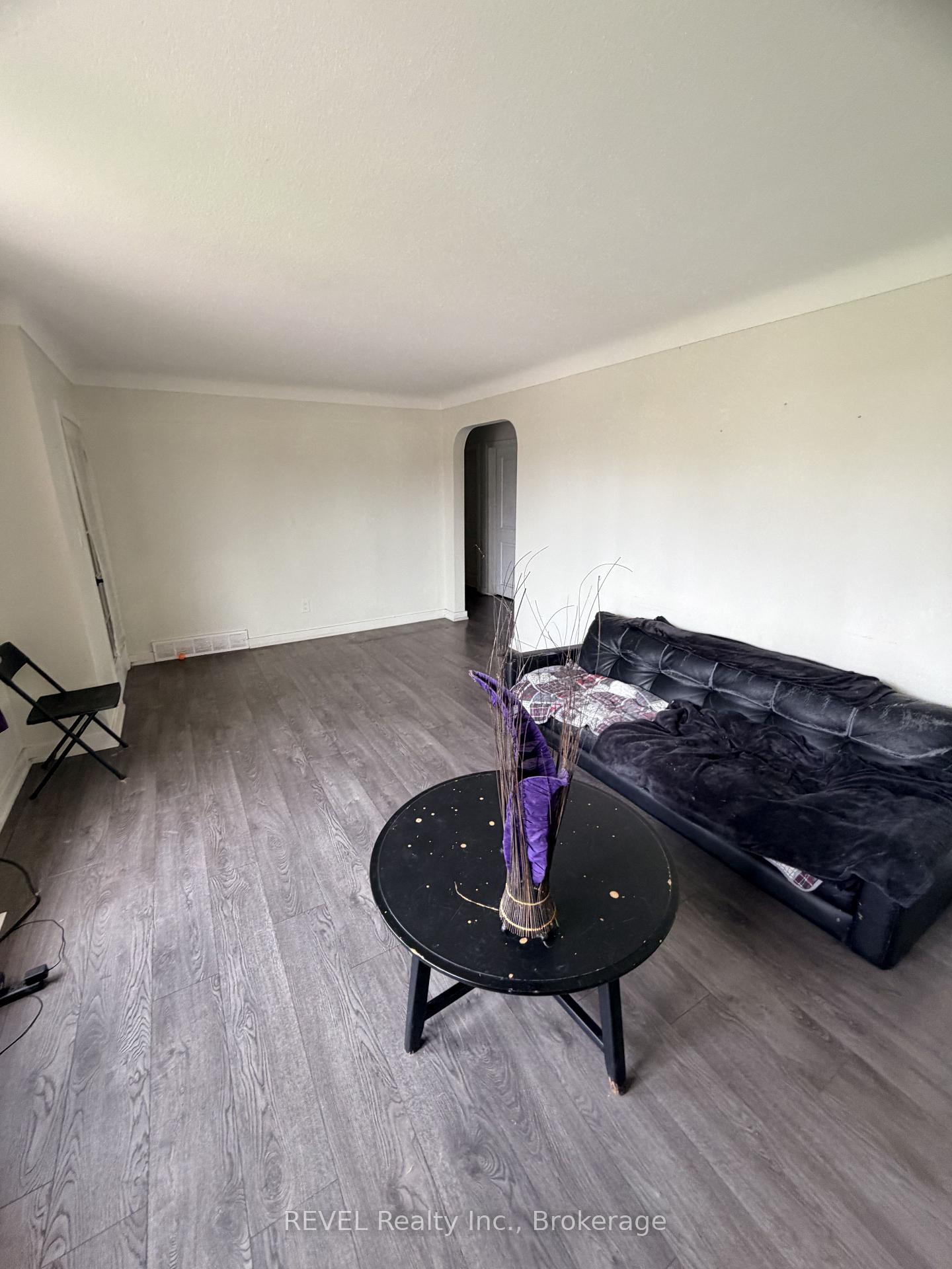 Photo 3 of 5974 Scott Street E, Niagara Falls, Cherrywood — HOMEH