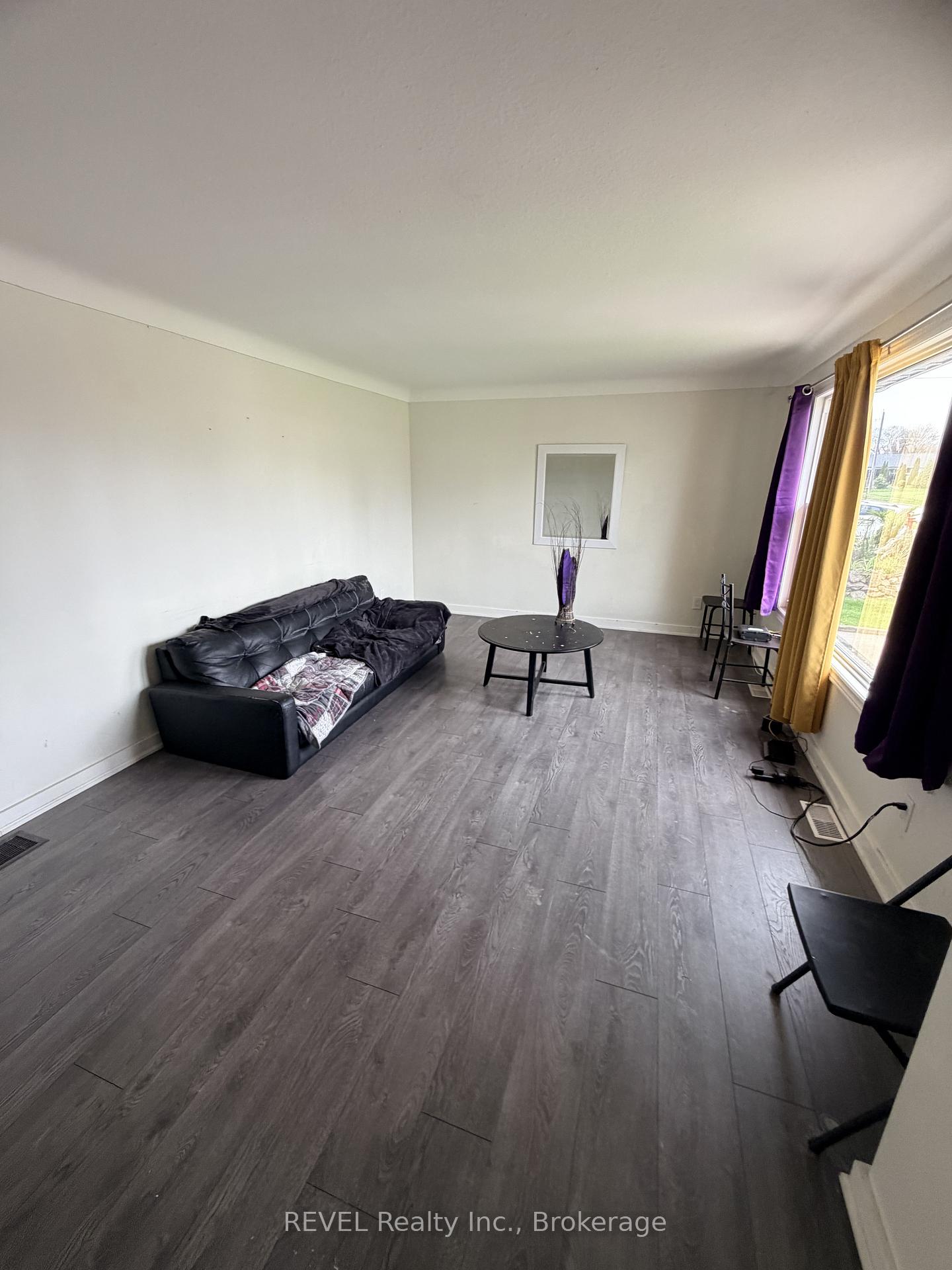 Photo 5 of 5974 Scott Street E, Niagara Falls, Cherrywood — HOMEH