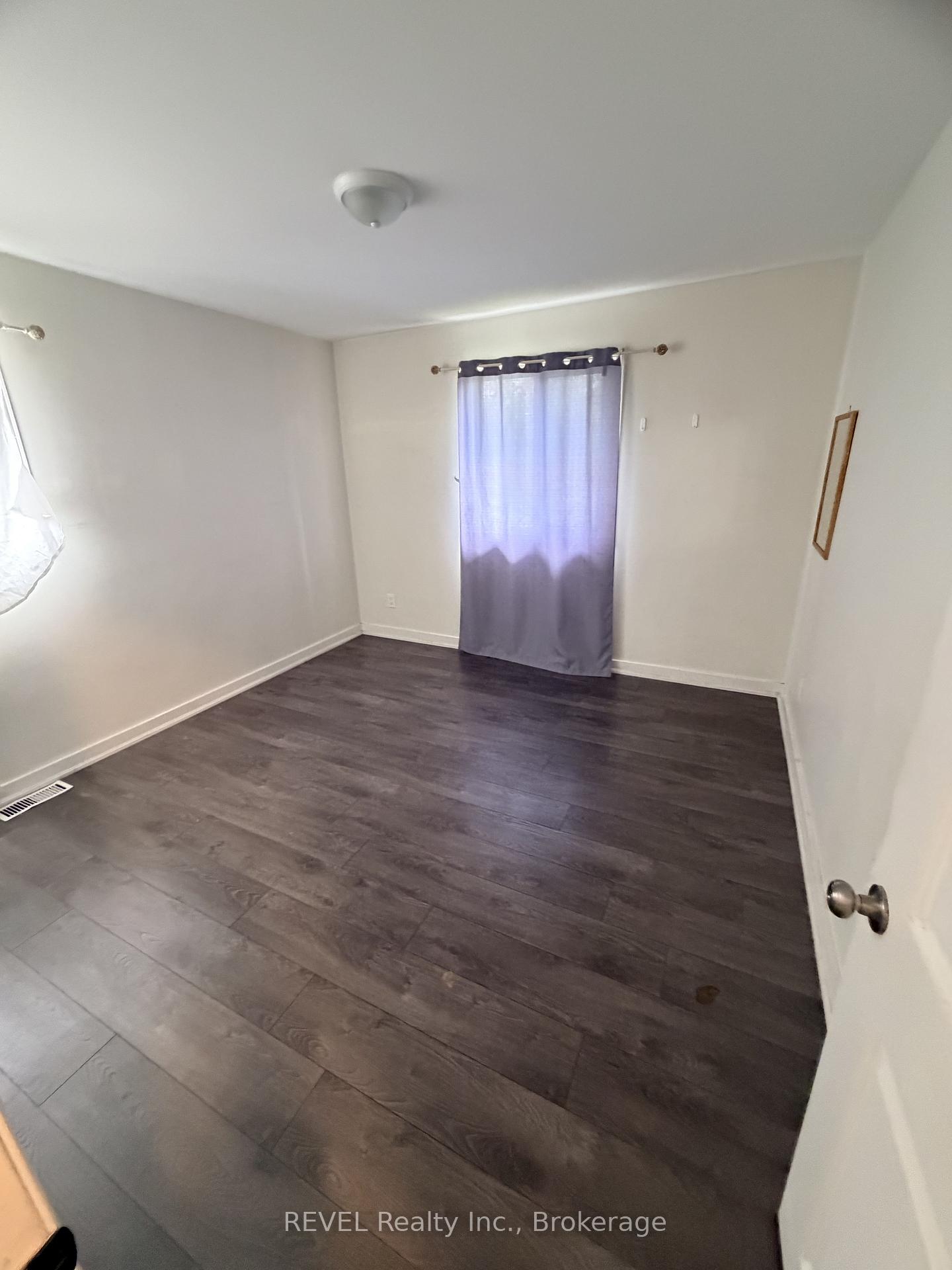 Photo 6 of 5974 Scott Street E, Niagara Falls, Cherrywood — HOMEH