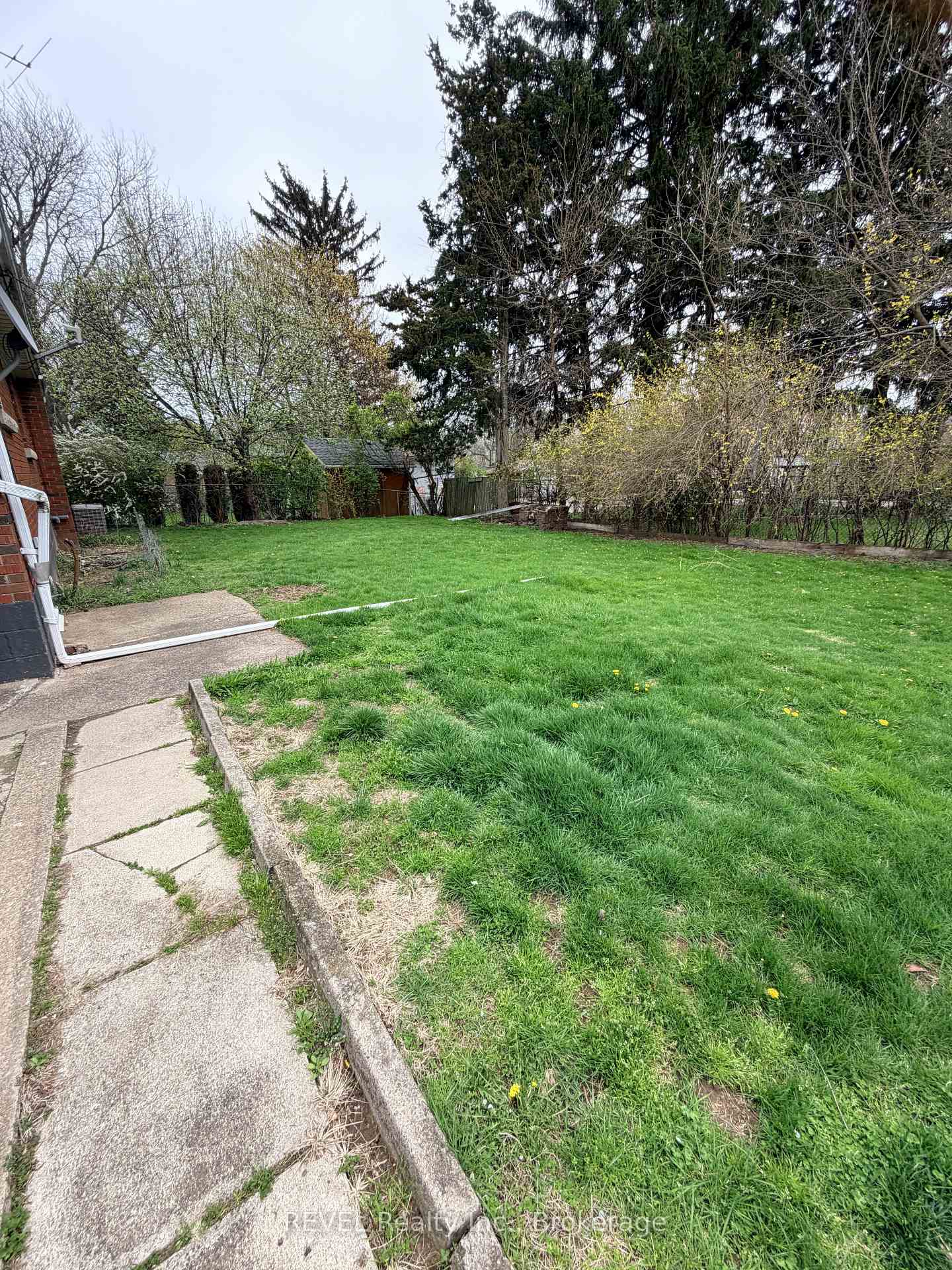 Photo 8 of 5974 Scott Street E, Niagara Falls, Cherrywood — HOMEH