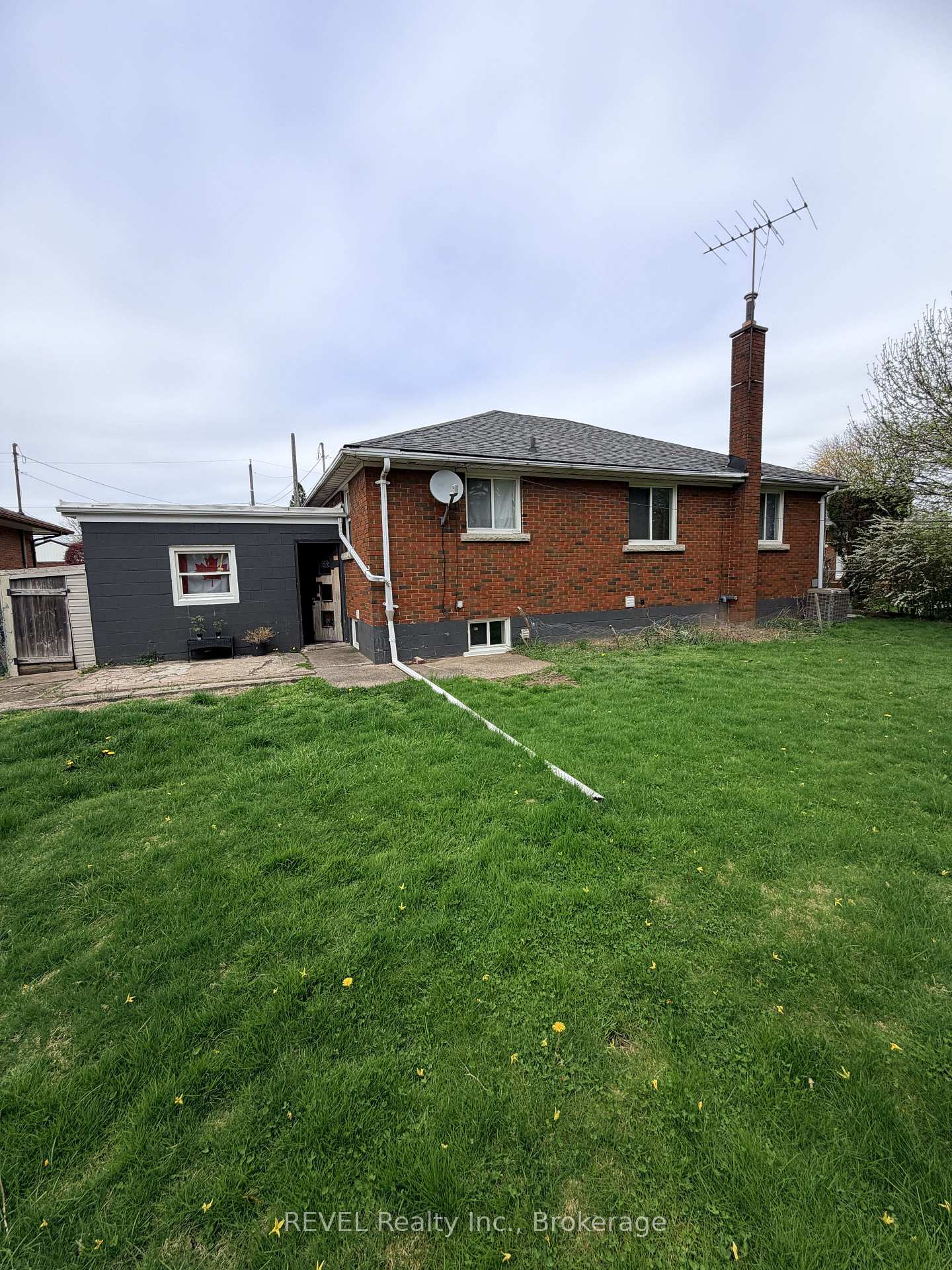 Photo 9 of 5974 Scott Street E, Niagara Falls, Cherrywood — HOMEH