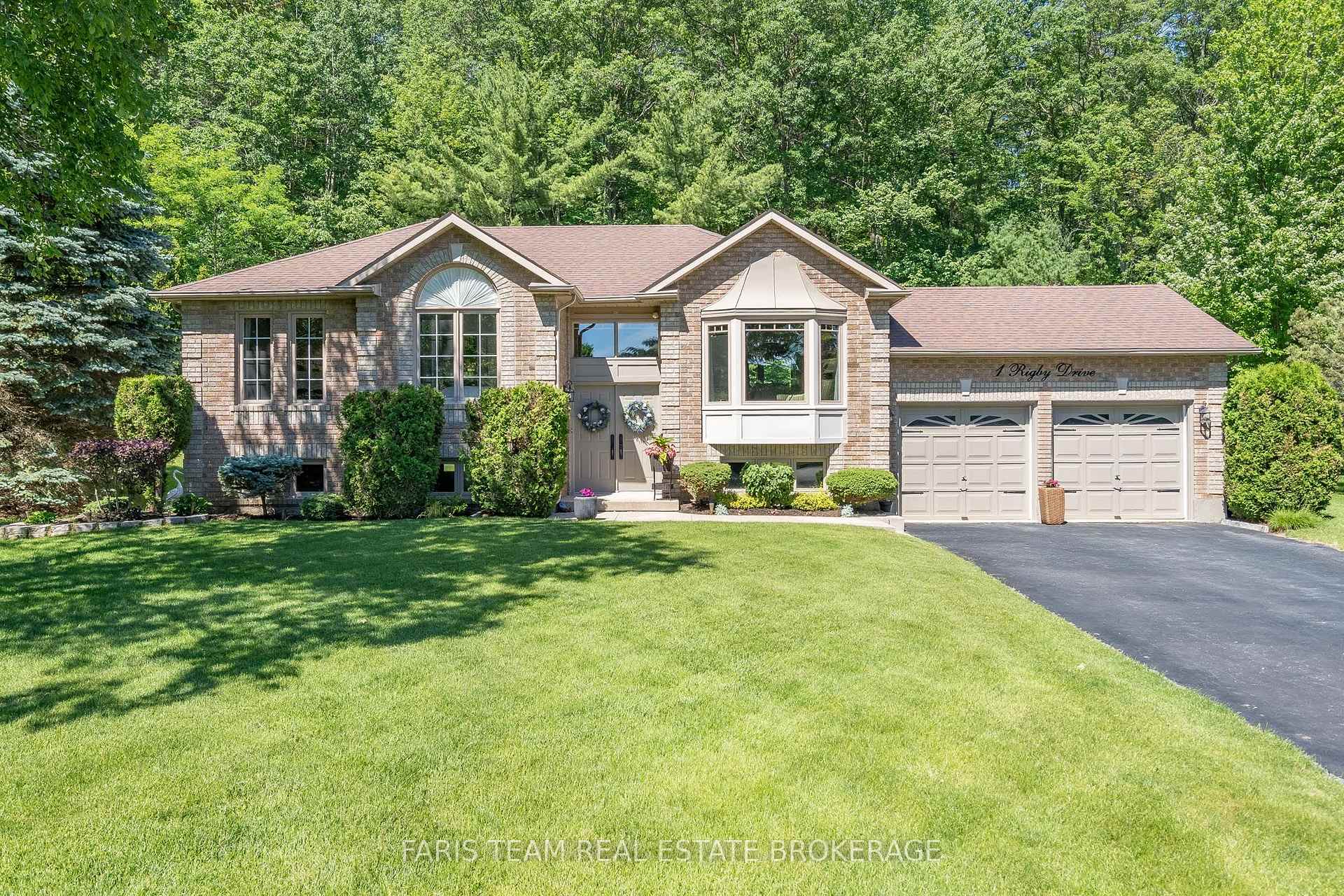 Photo 2 of 1 Rigby Drive, Wasaga Beach — HOMEH