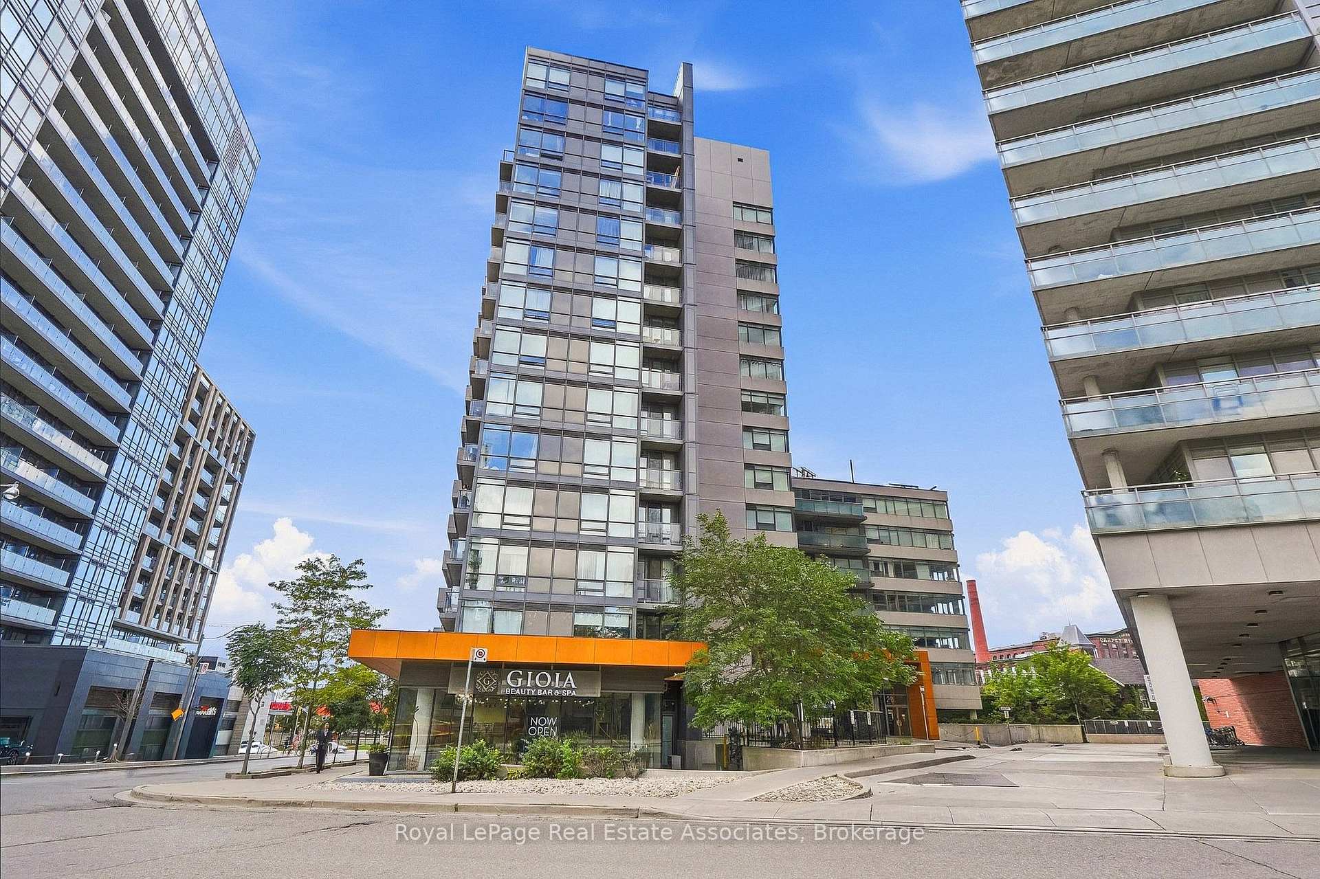 Photo 2 of Unit 416, 20 Joe Shuster Way, Toronto, South Parkdale — HOMEH