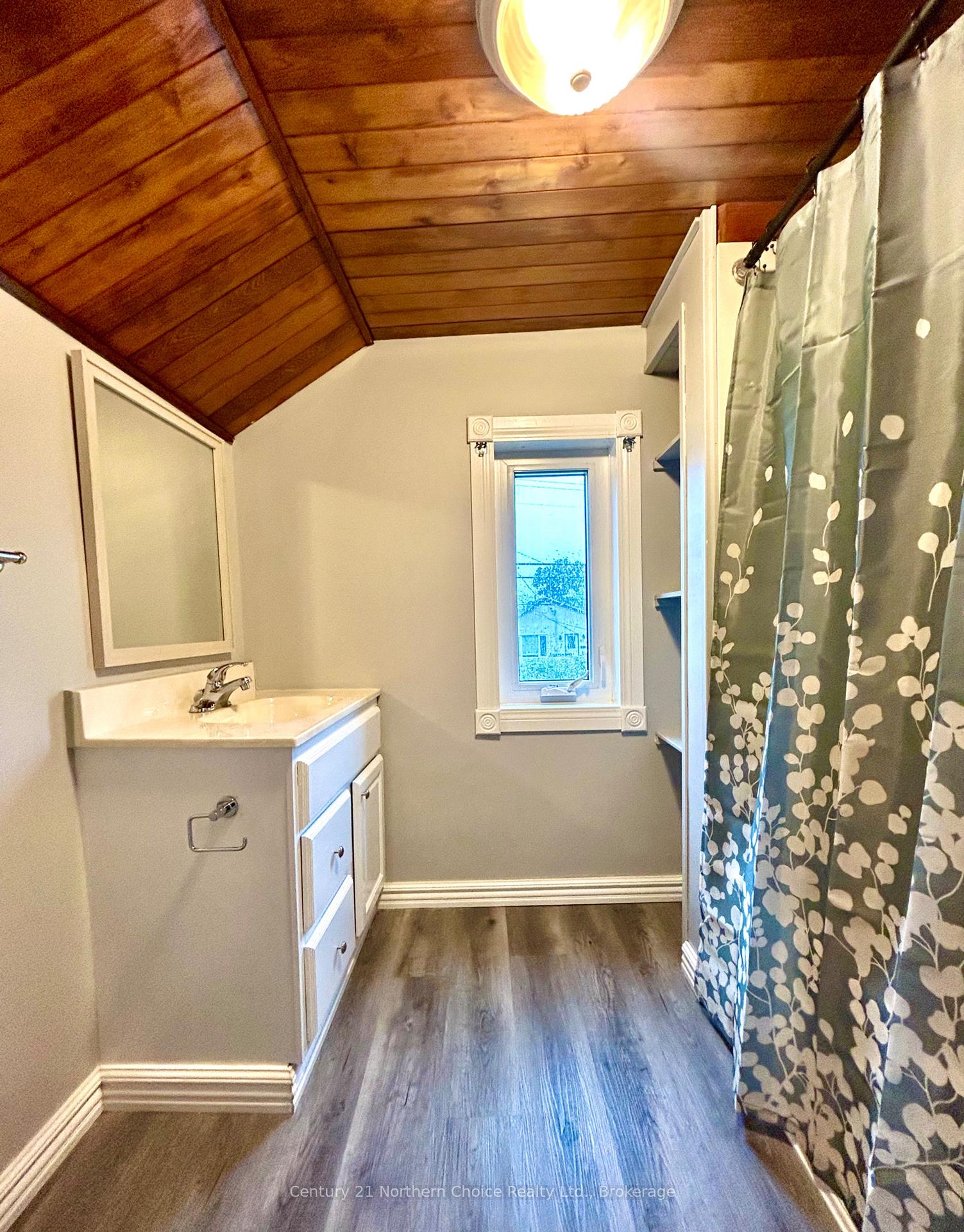 Photo 5 of 412 Third Street W, Fort Frances — HOMEH