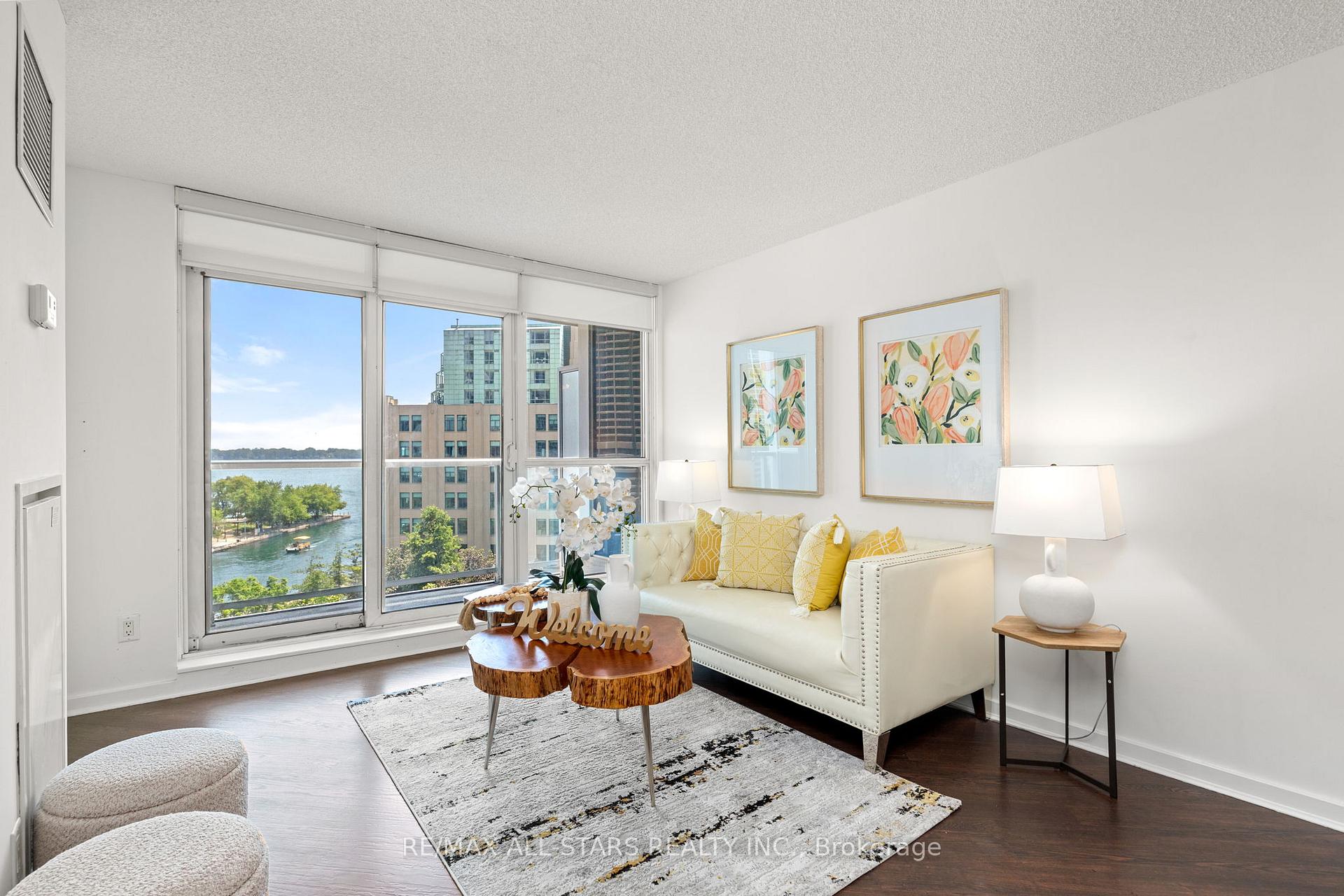 Photo 2 of Unit 804, 208 Queens Quay W, Toronto, Waterfront Communities — HOMEH