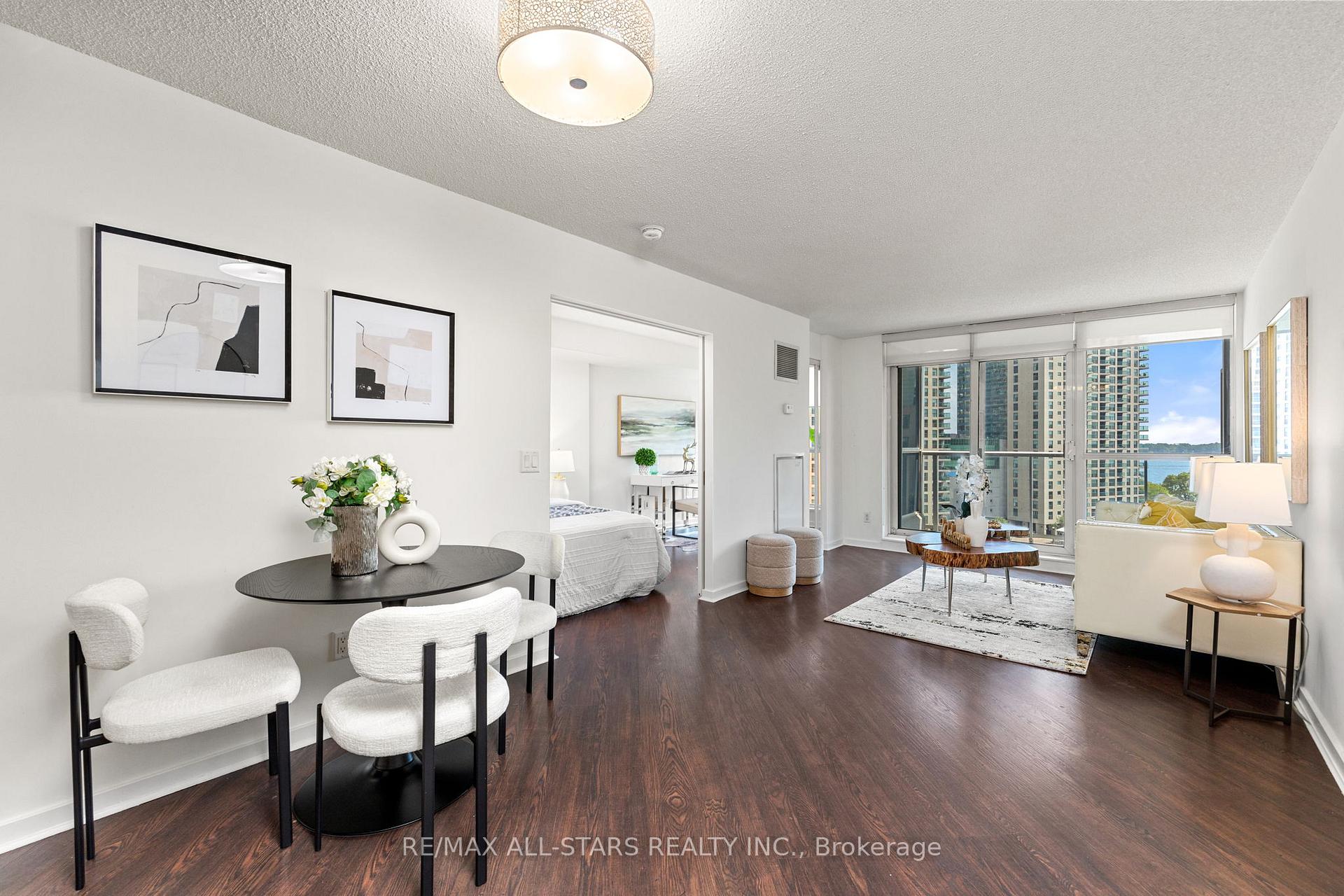 Photo 3 of Unit 804, 208 Queens Quay W, Toronto, Waterfront Communities — HOMEH