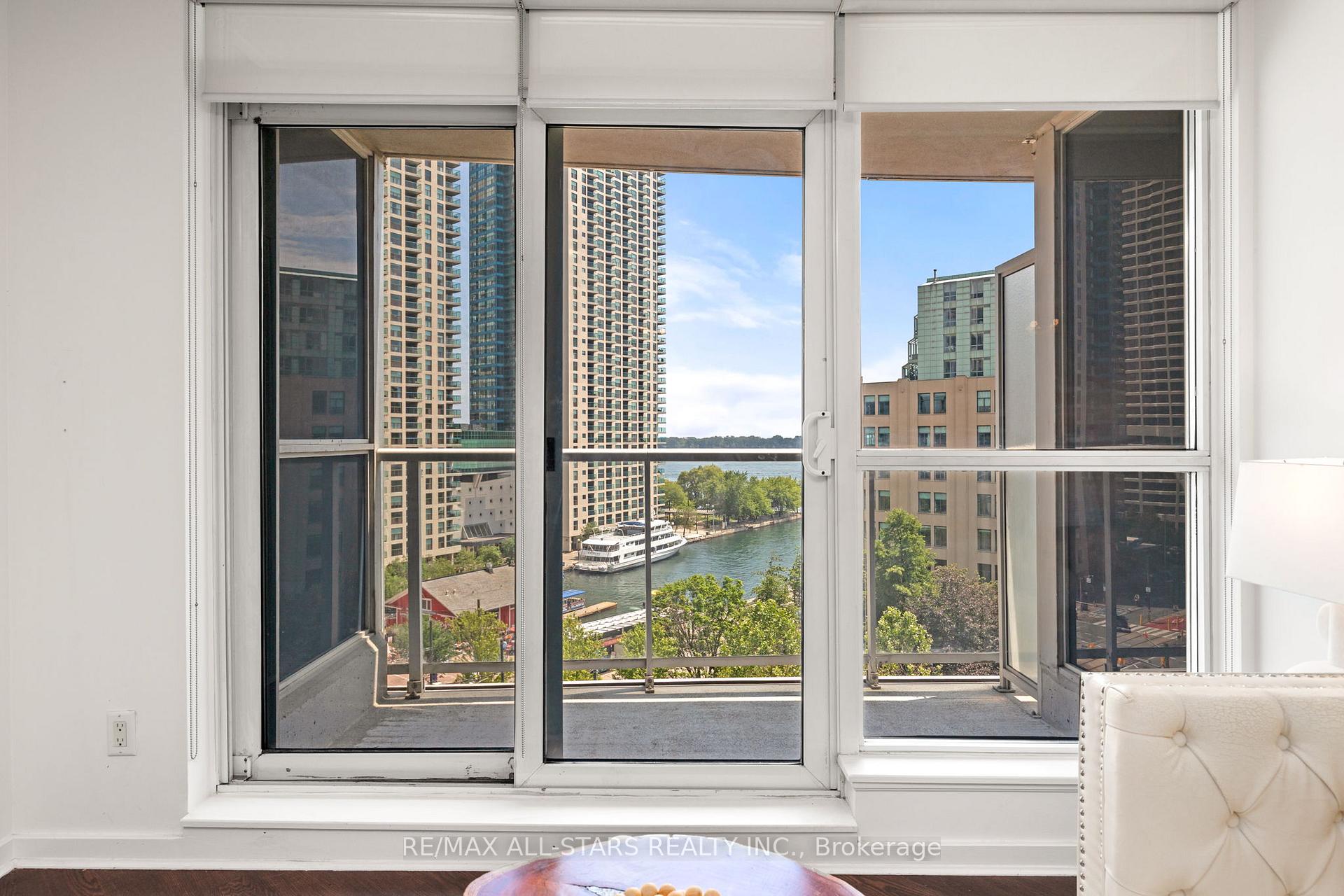 Photo 4 of Unit 804, 208 Queens Quay W, Toronto, Waterfront Communities — HOMEH