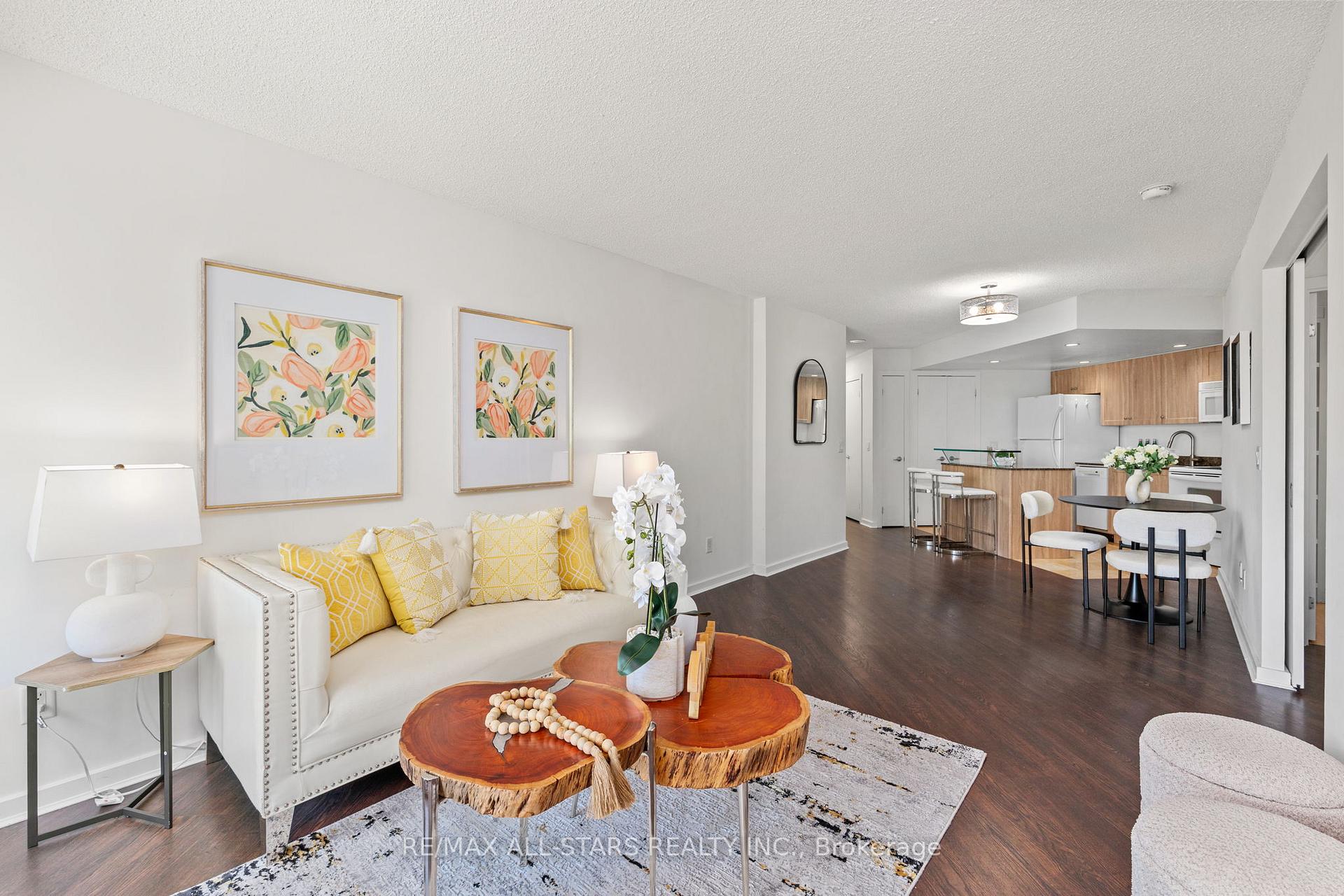 Photo 8 of Unit 804, 208 Queens Quay W, Toronto, Waterfront Communities — HOMEH