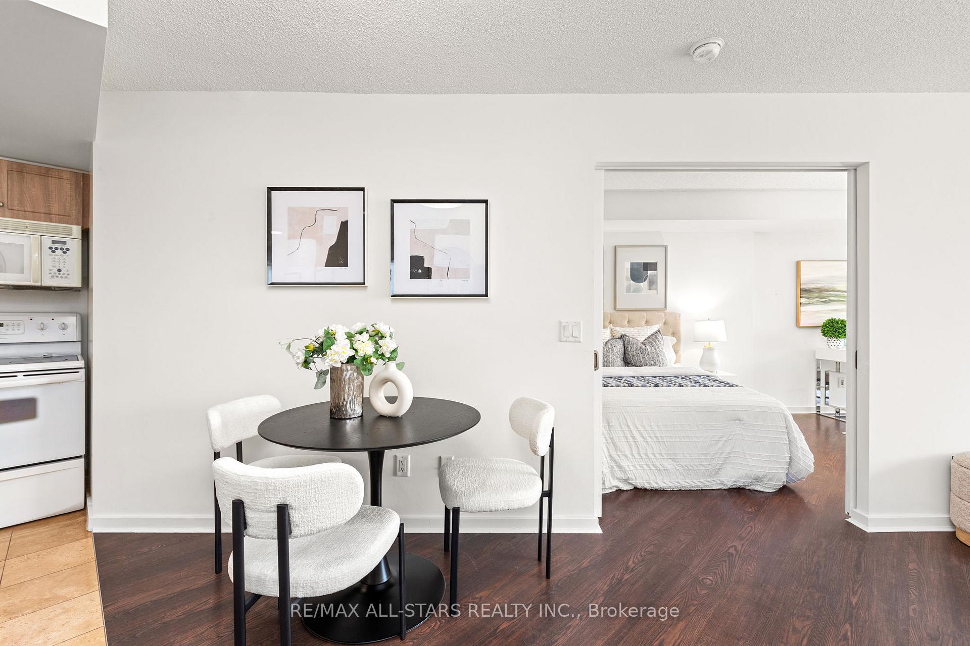 Photo 14 of Unit 804, 208 Queens Quay W, Toronto, Waterfront Communities — HOMEH