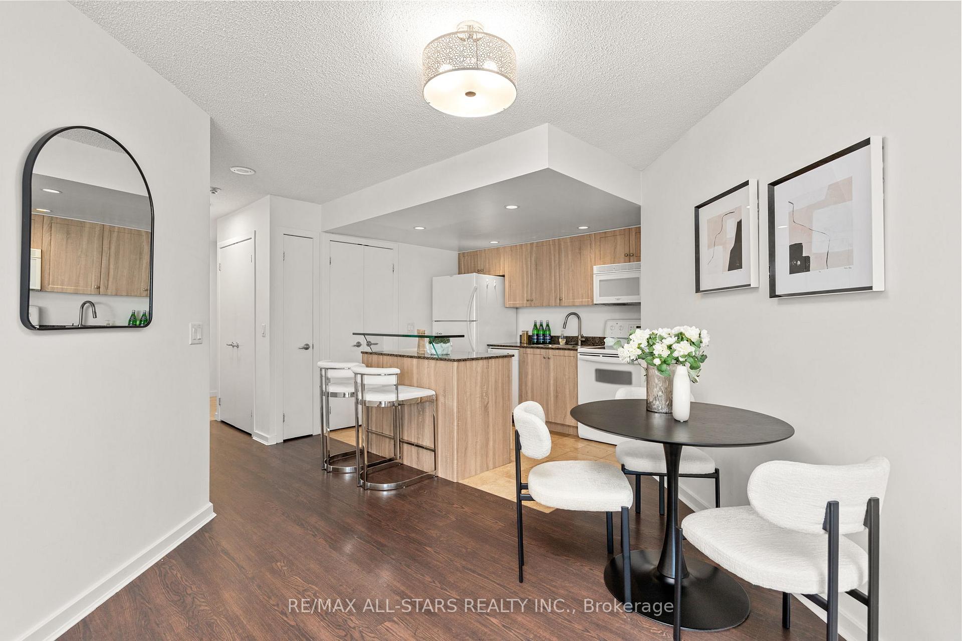Photo 15 of Unit 804, 208 Queens Quay W, Toronto, Waterfront Communities — HOMEH