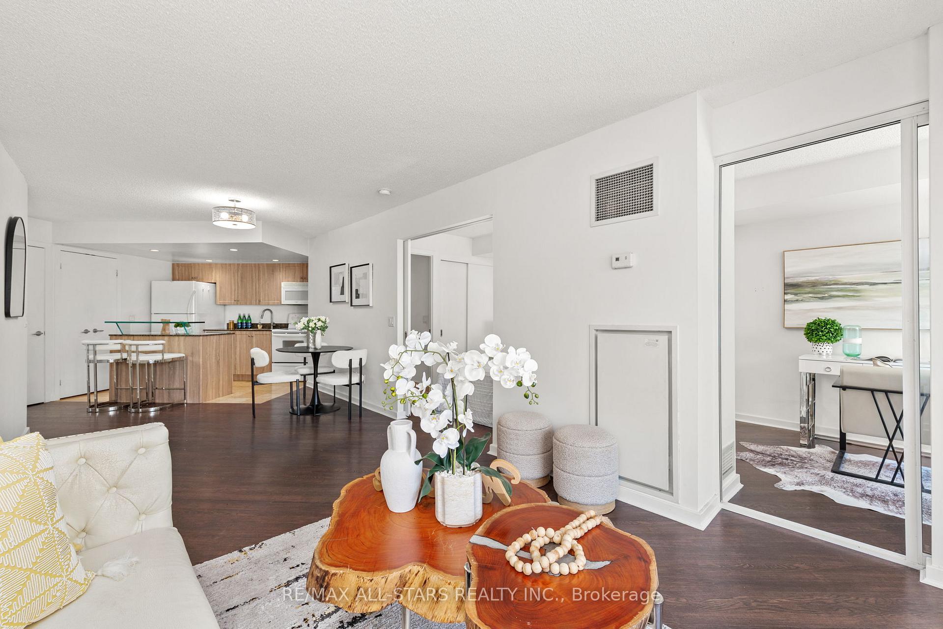 Photo 16 of Unit 804, 208 Queens Quay W, Toronto, Waterfront Communities — HOMEH