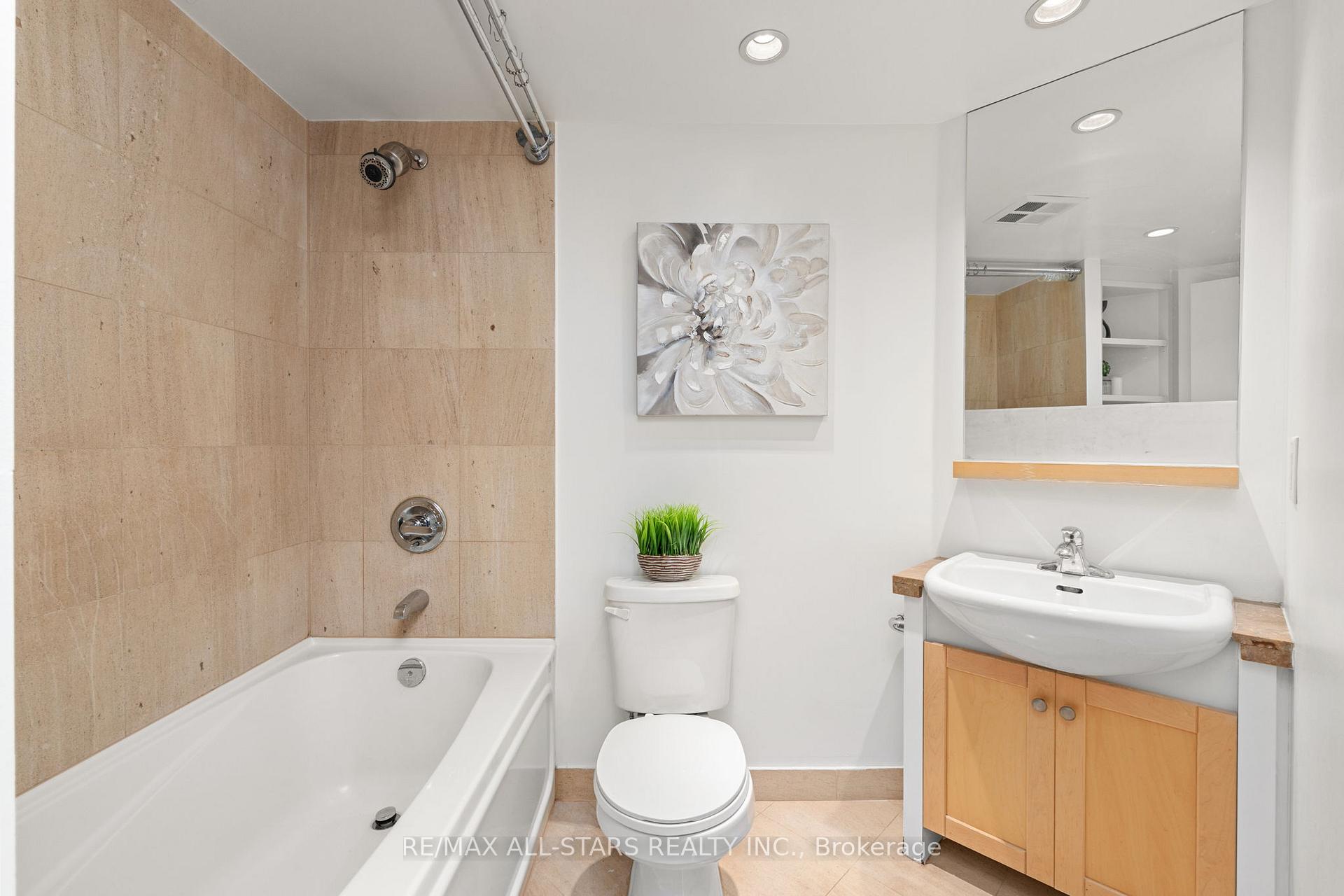 Photo 20 of Unit 804, 208 Queens Quay W, Toronto, Waterfront Communities — HOMEH